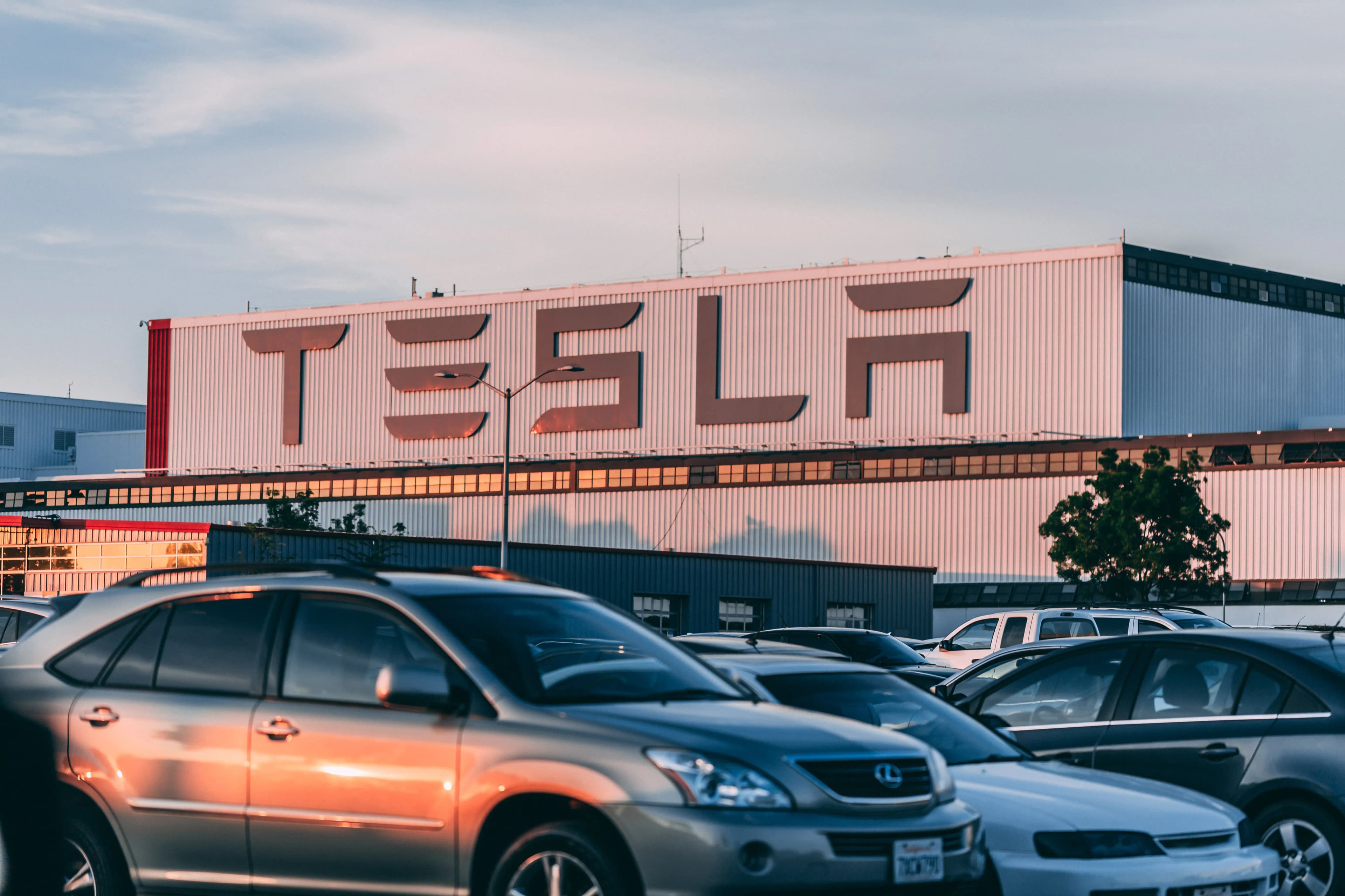 Uzina Tesla din Berlin crește producția cu 20% începând din octombrie