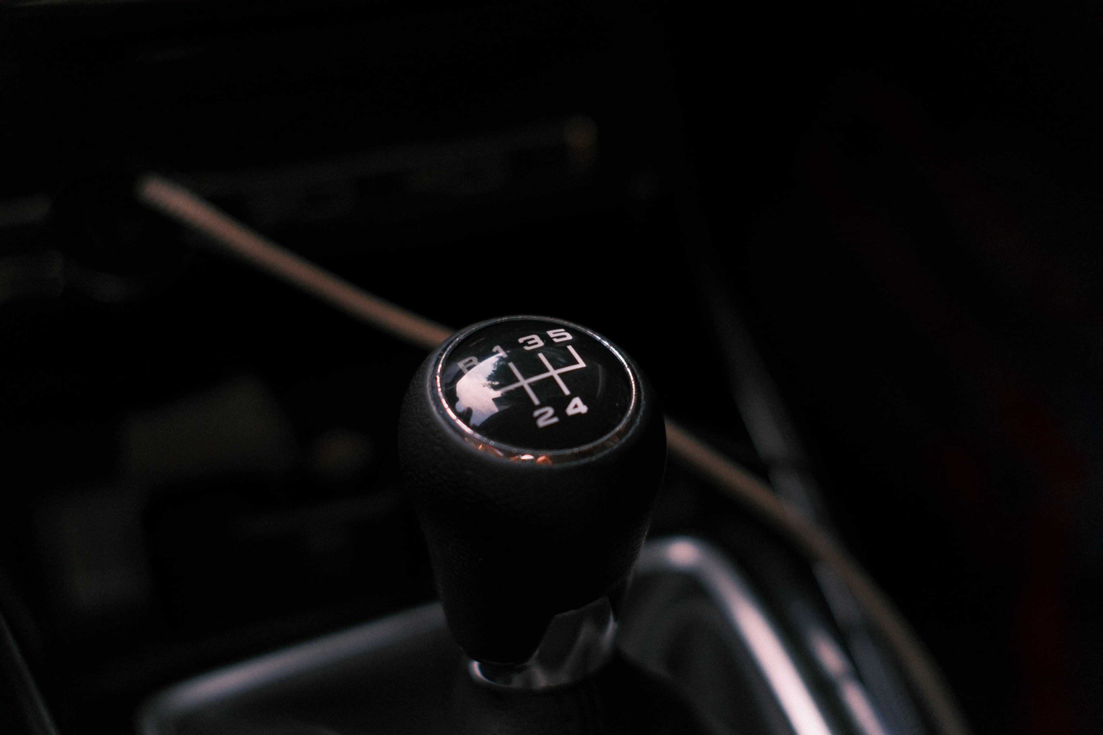 8 trepte virtuale și sunet inovator inspirat de motor clasic