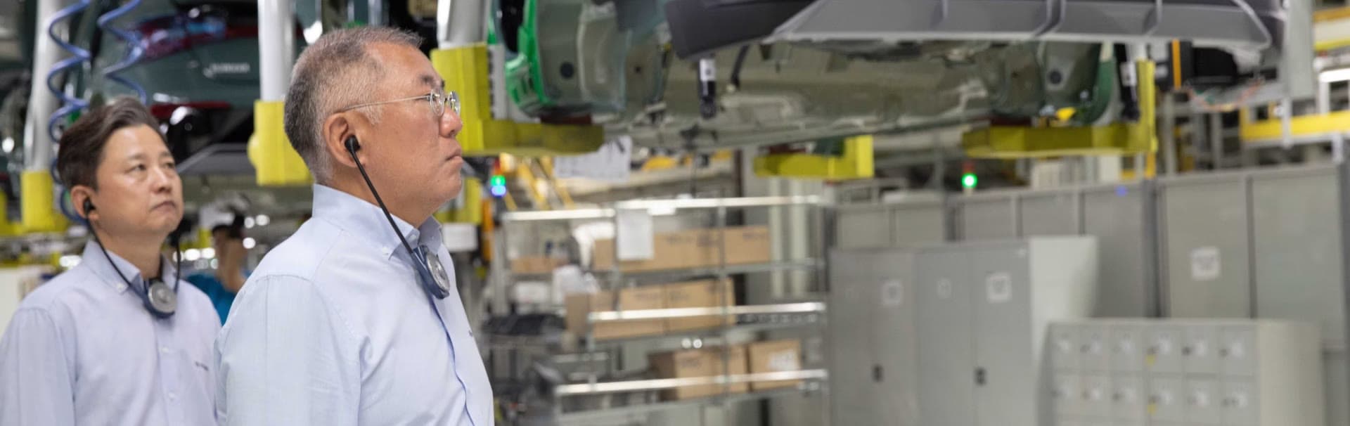 Euisun Chung, președintele executiv al Hyundai Motor Group, la uzina Hyundai Motor Türkiye, unde este pregătită producția IONIQ 3