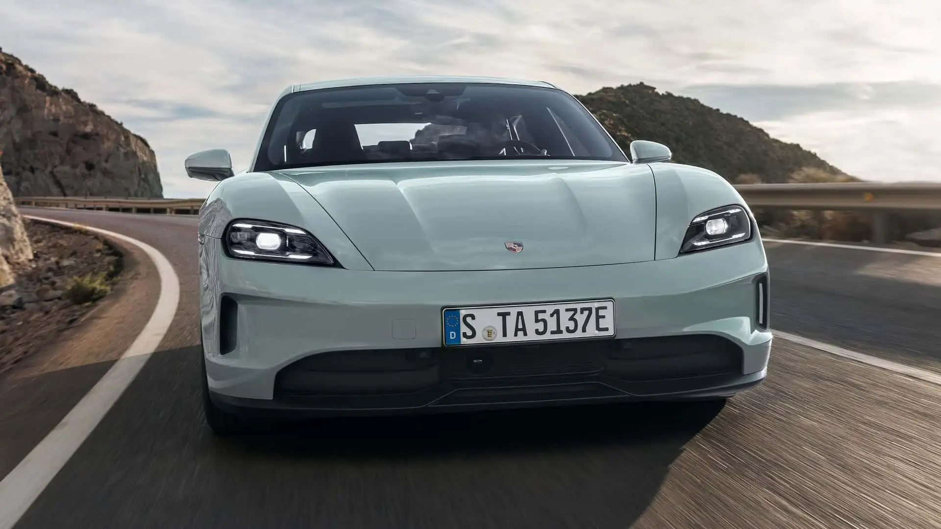 Porsche închide dealeri în China după scăderi de vânzări și pierderi pe livrare