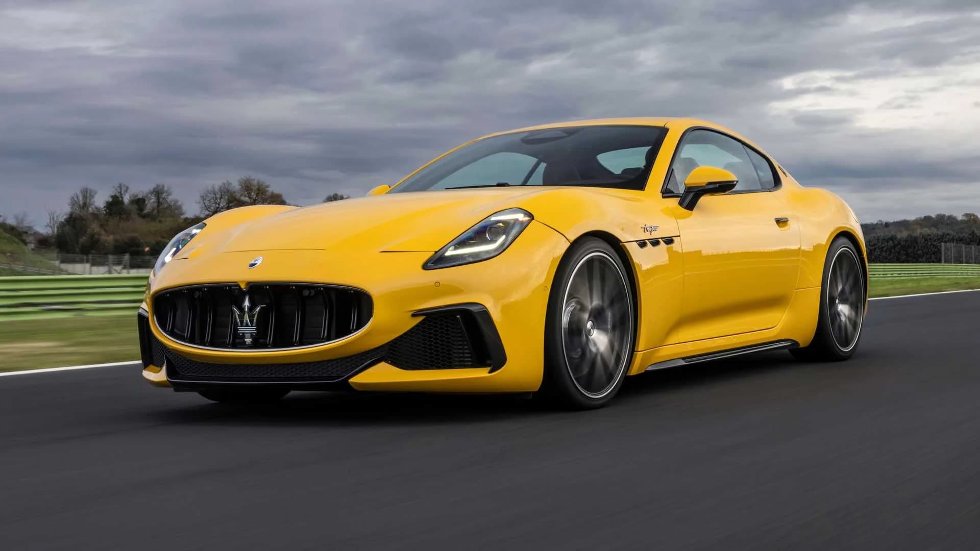 Maserati GranTurismo văzut din profil
