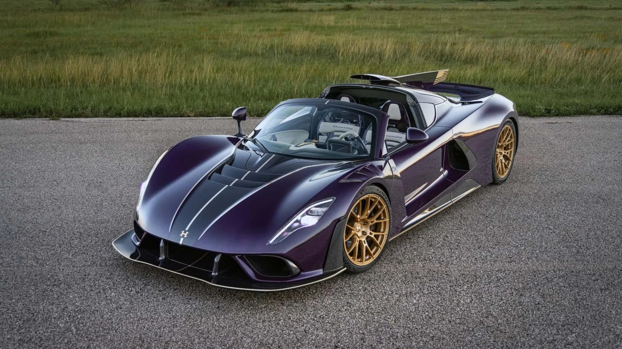 hypercar cu 2031 CP și transmisie manuală de ultimă generație