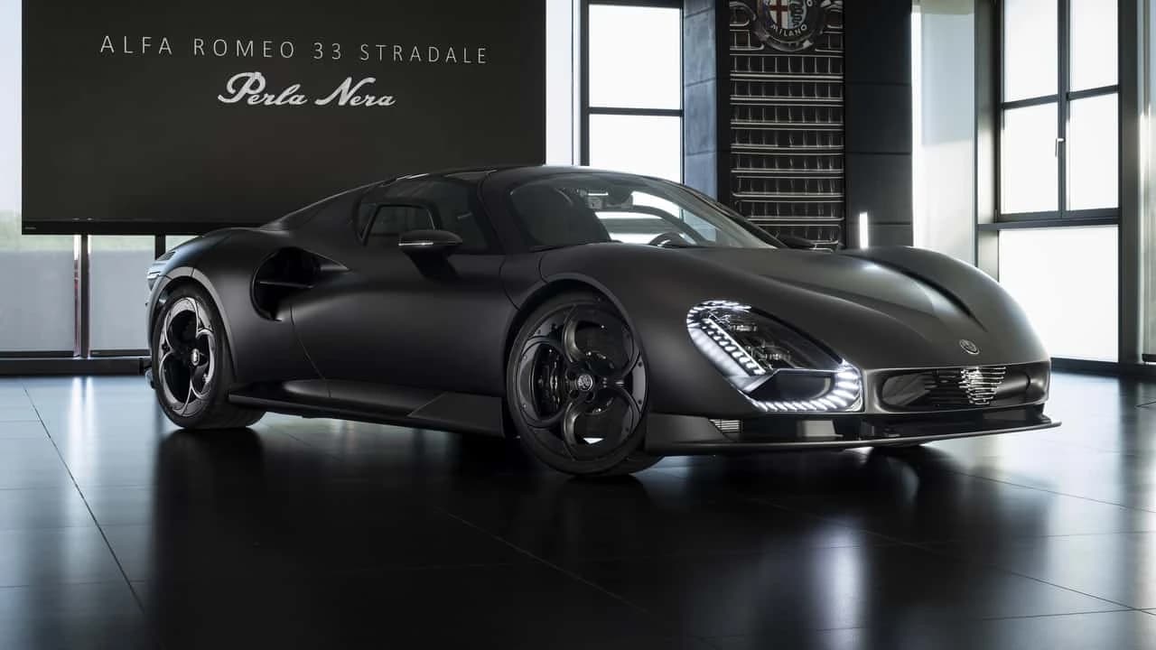 Alfa Romeo 33 Stradale Perla Nera with exposed matte carbon fibre