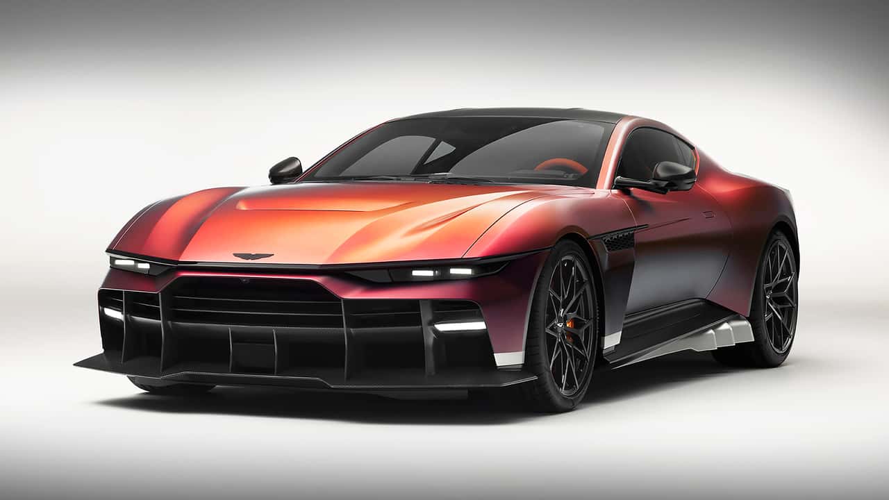Aston Martin Valen, vopsea Satin Andromeda Red