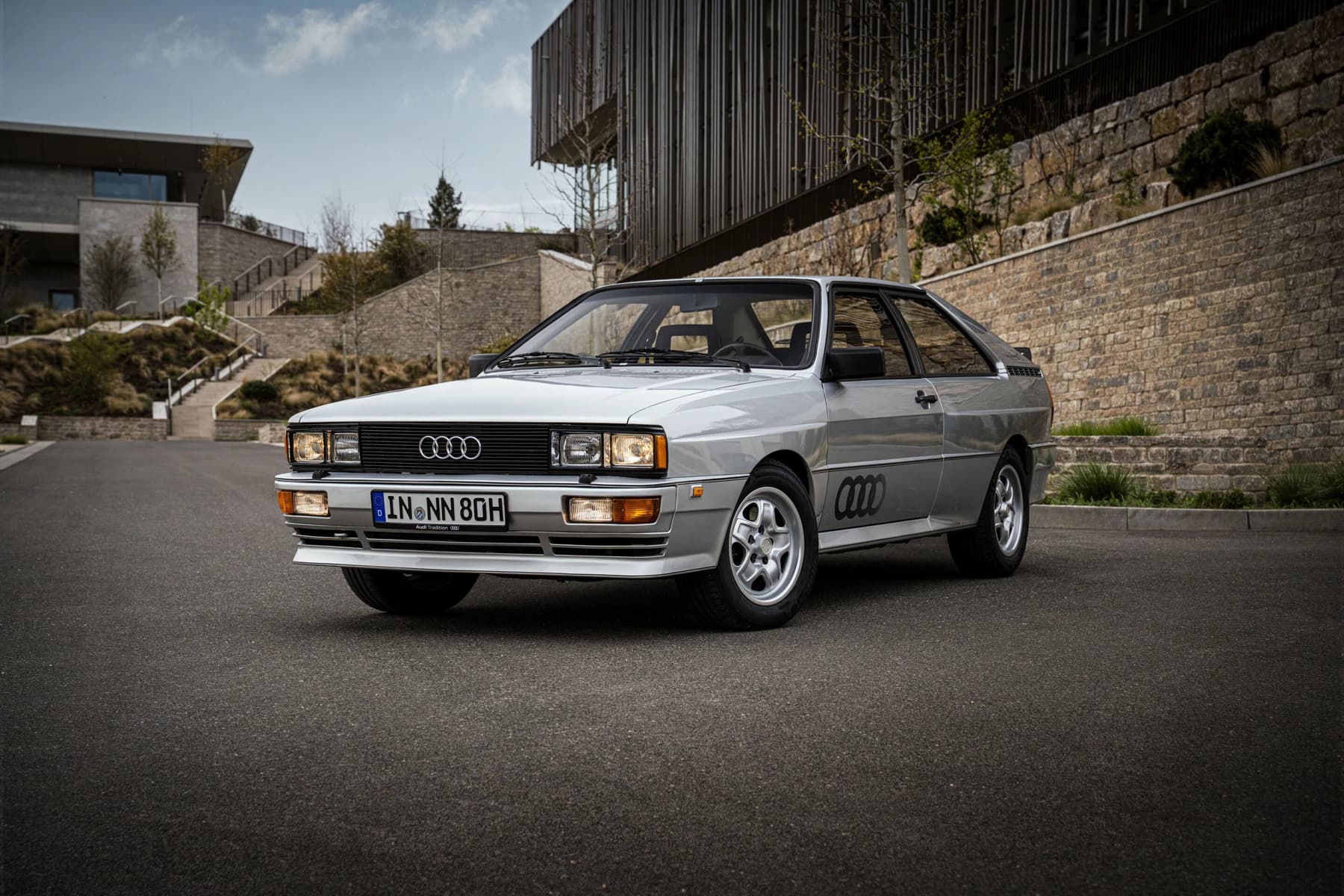 Audi quattro original argintiu din 1980, fotografie Audi de arhivă, nu Audacious IV.