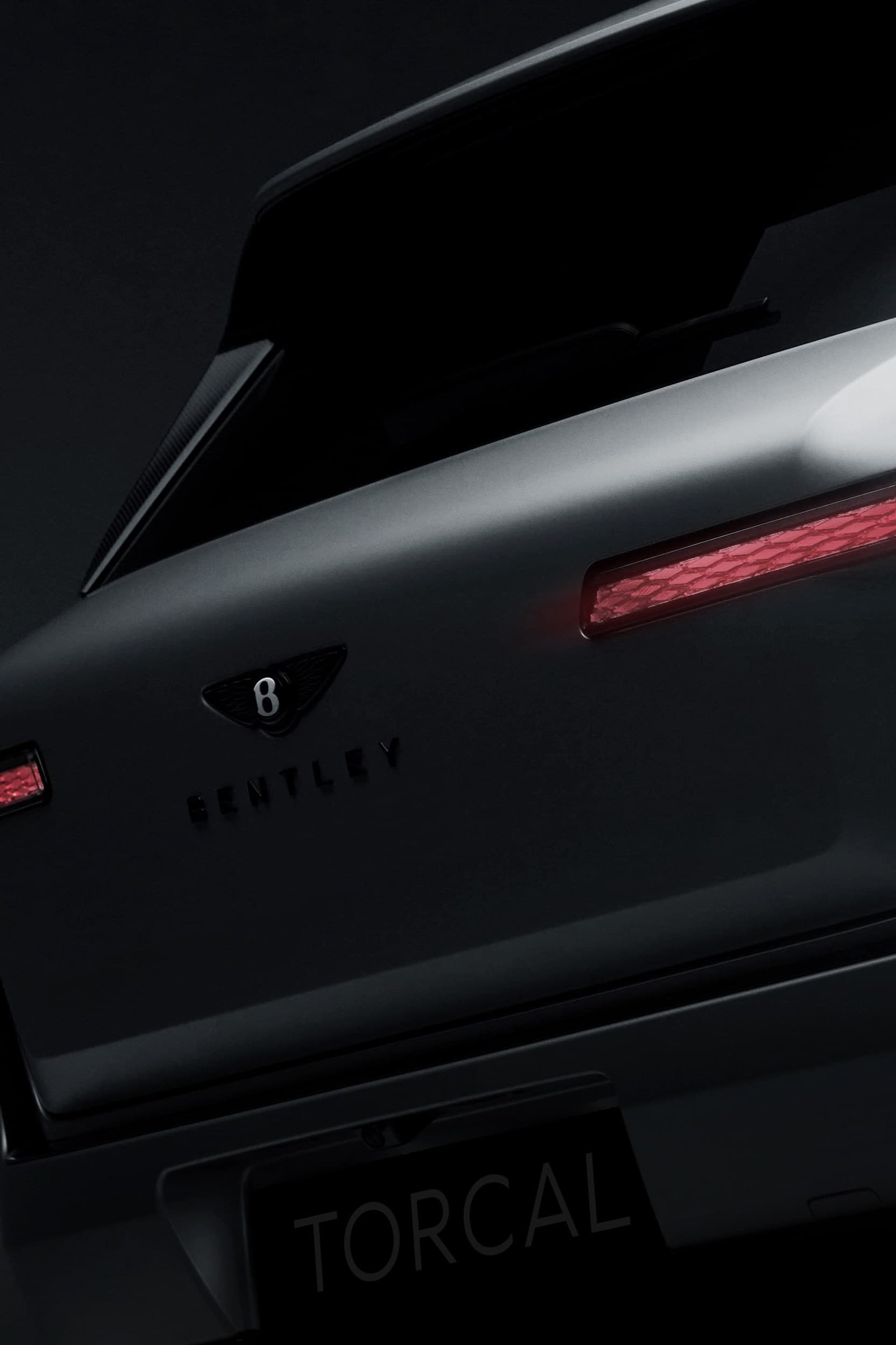 Teaser cu partea din spate a noului Bentley Torcal