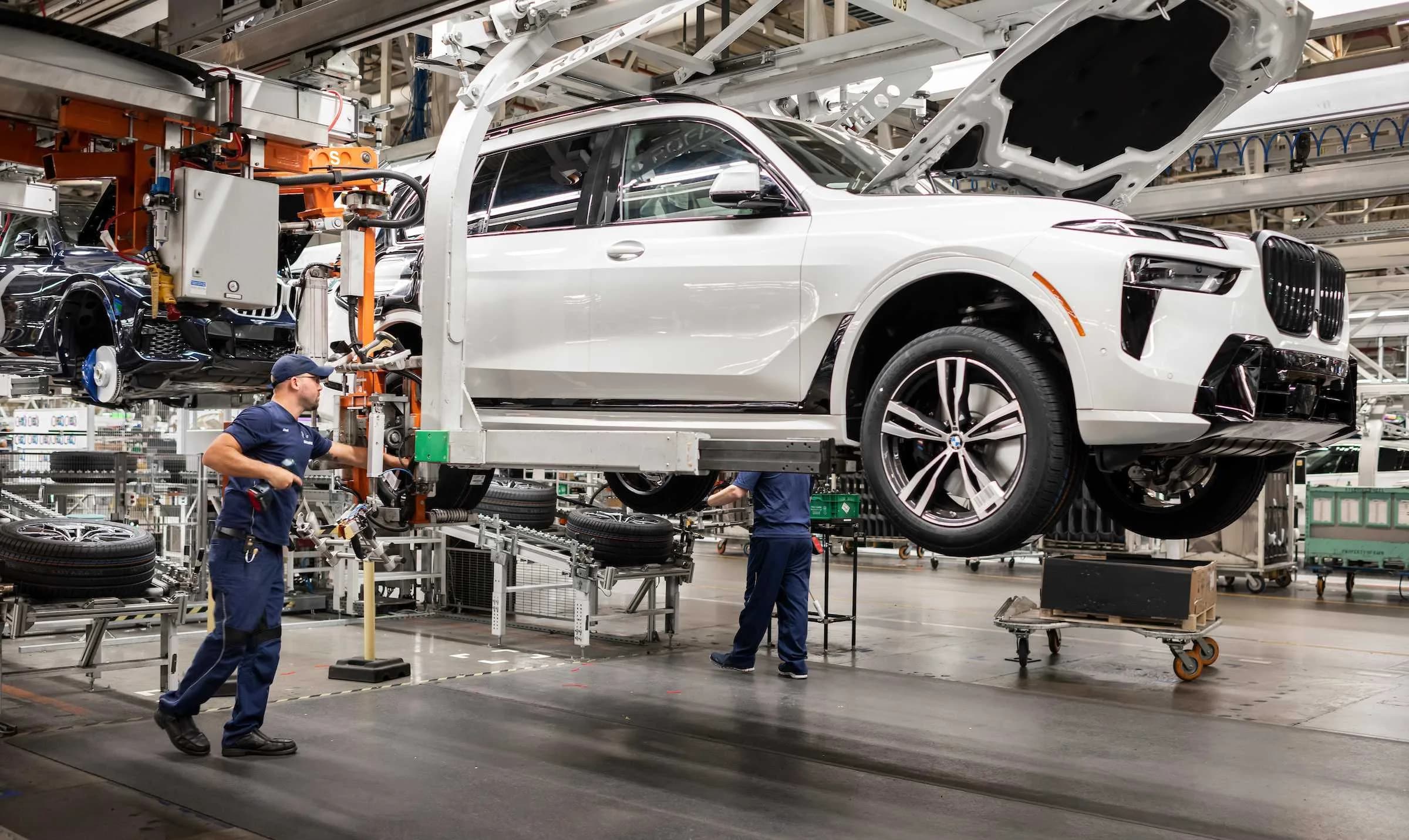 BMW X7 in assemblaggio nello stabilimento BMW Group di Spartanburg