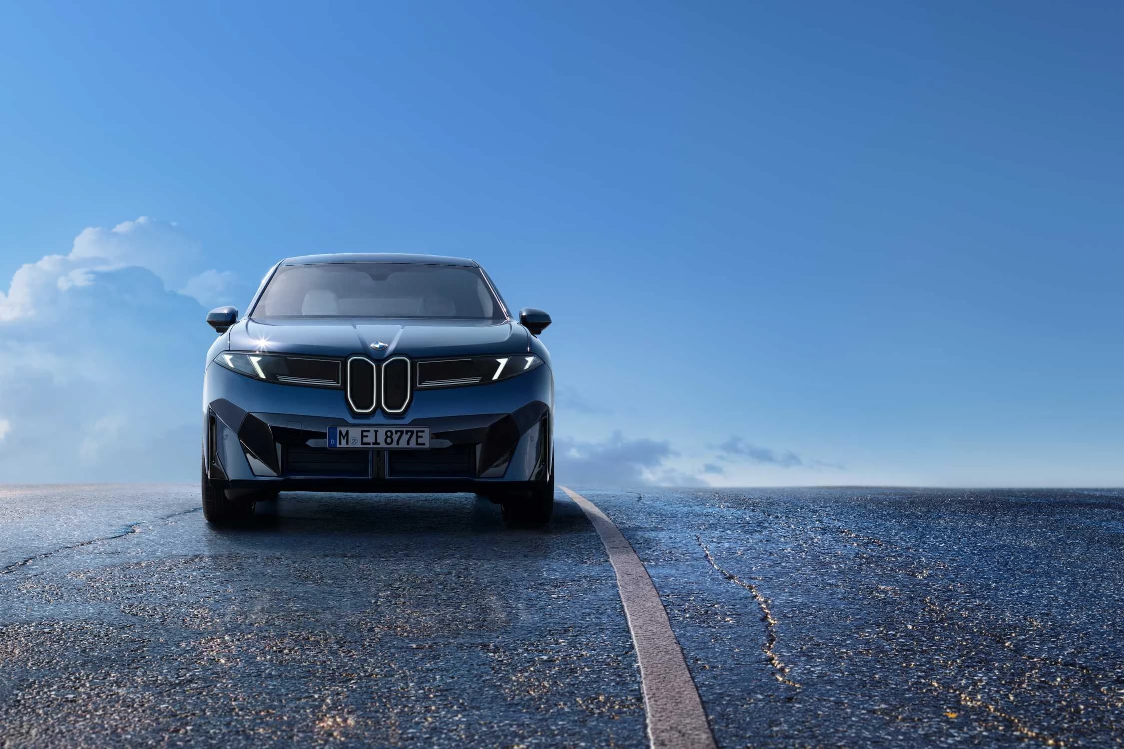 Fotografía oficial del BMW iX3 para ilustrar la encuesta sobre autonomía eléctrica