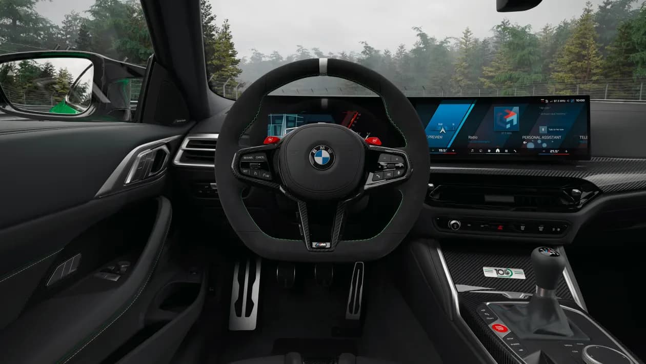 Habitacle BMW M avec levier manuel et pédale d’embrayage