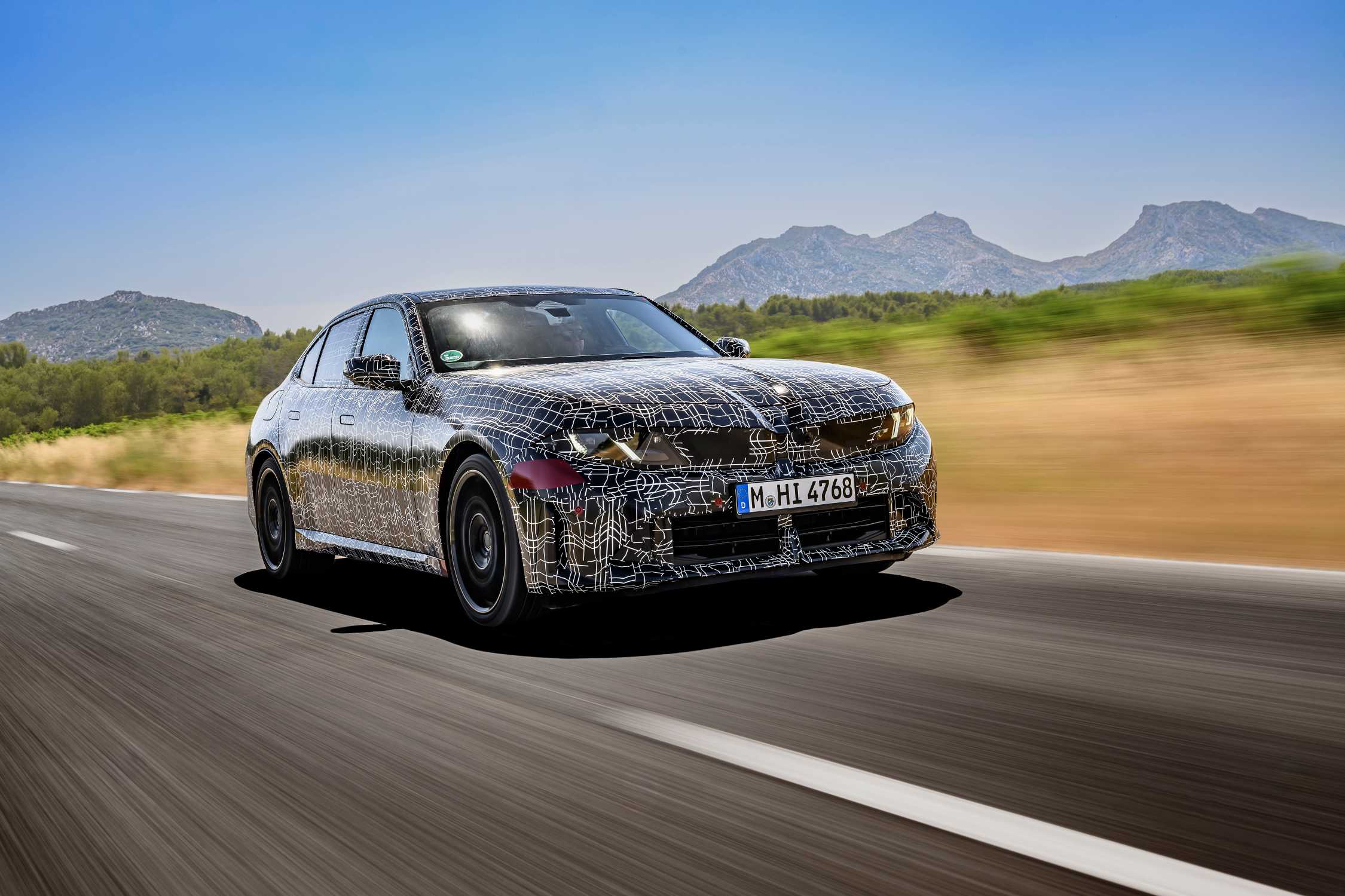 Prototipo camuflado BMW M350 xDrive probado en Miramas