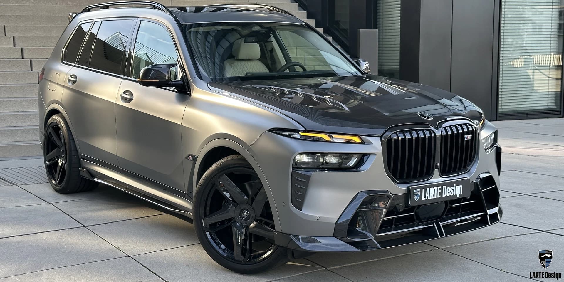 BMW X7 modificado por Larte Design, visto de frente