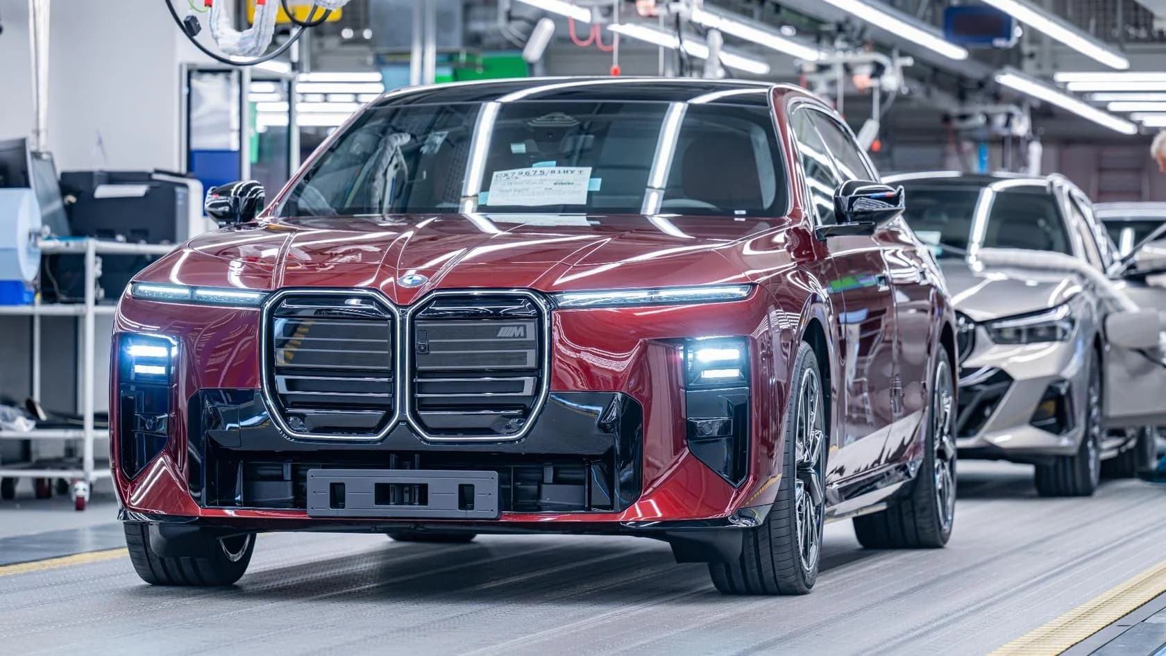 BMW începe producția noii generații Seria 7 facelift în România