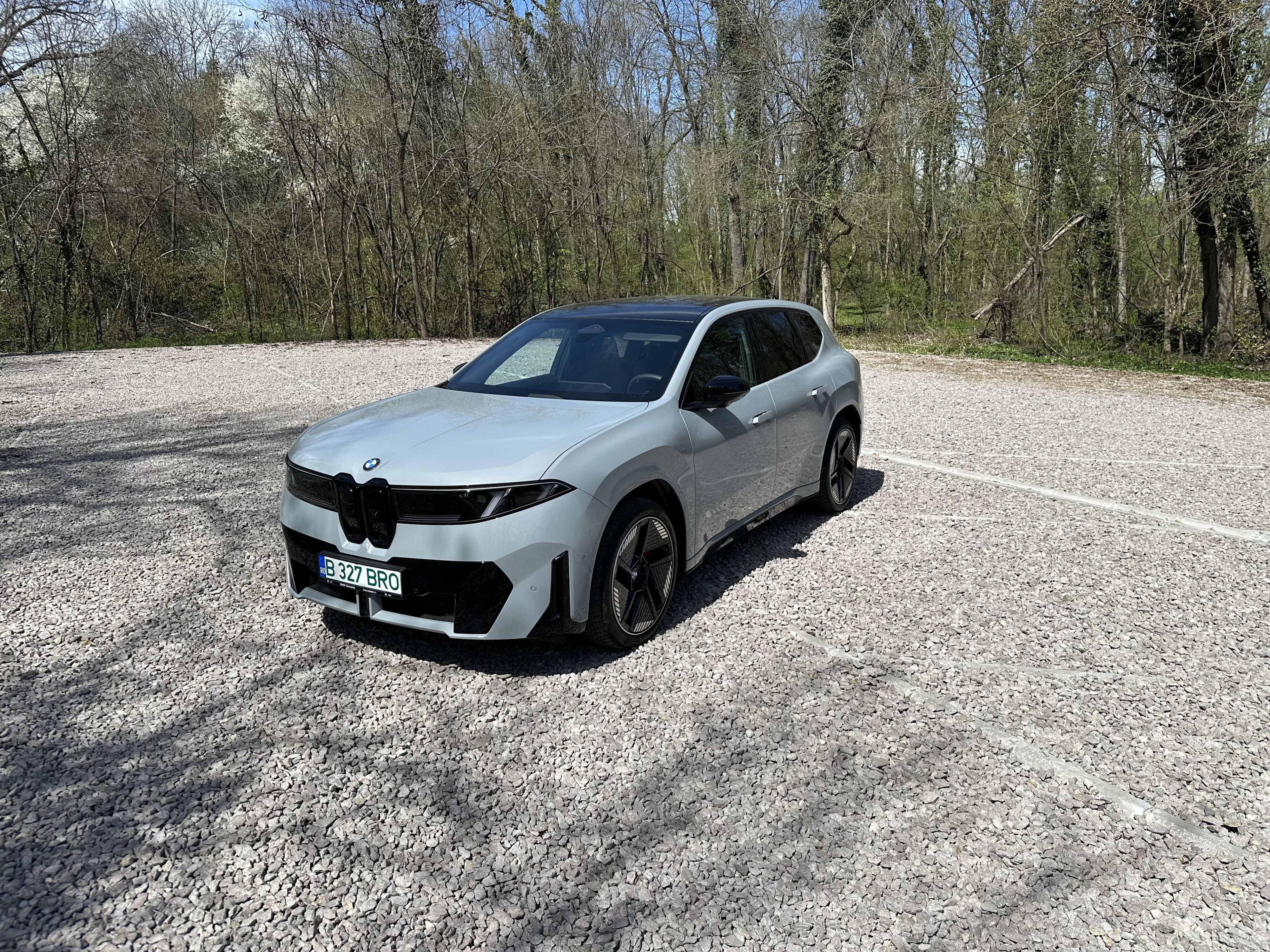 BMW iX3 50 xDrive fotografiado en Rumanía