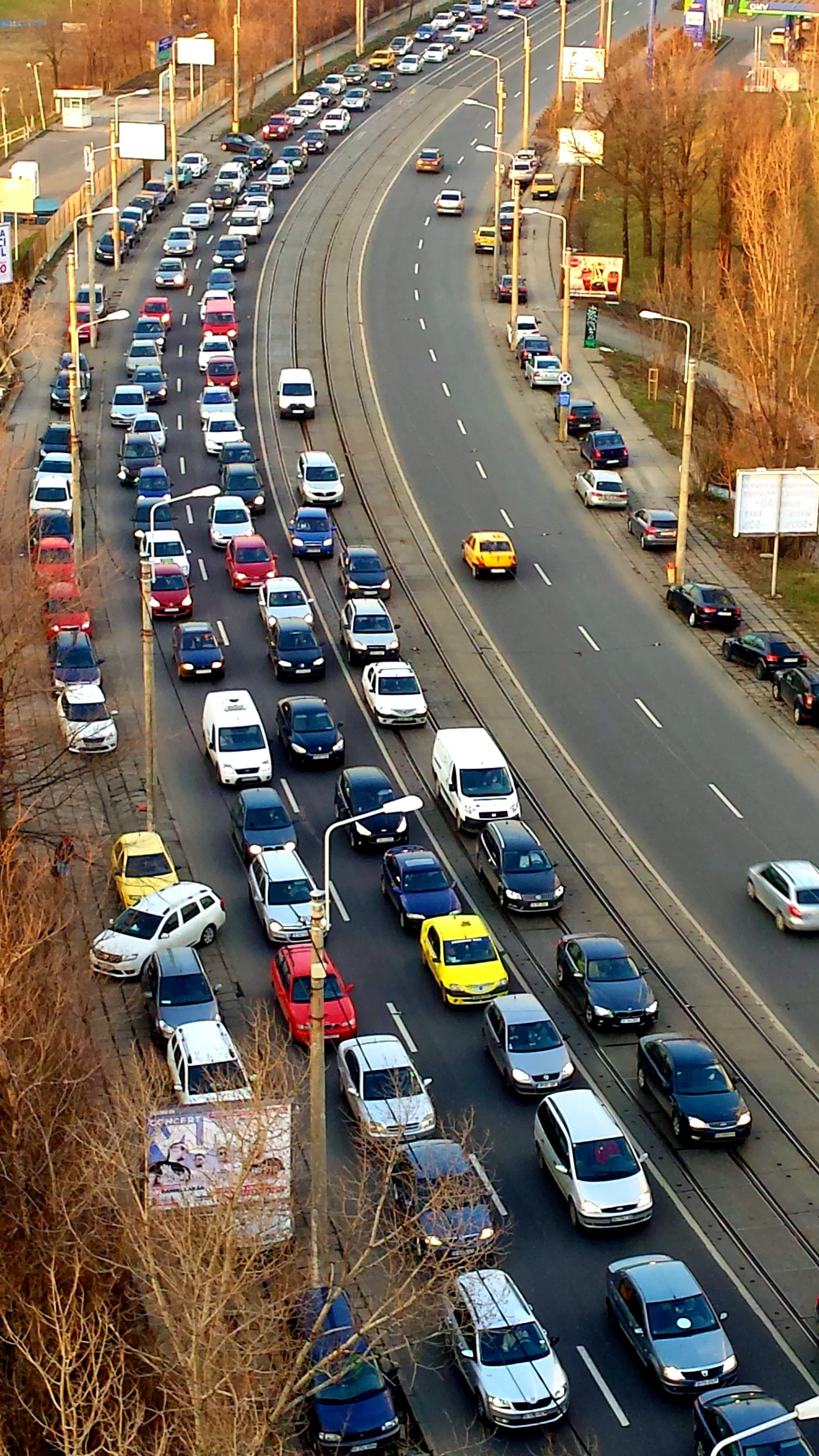 Verkehr auf dem Vasile-Milea-Boulevard in Bukarest
