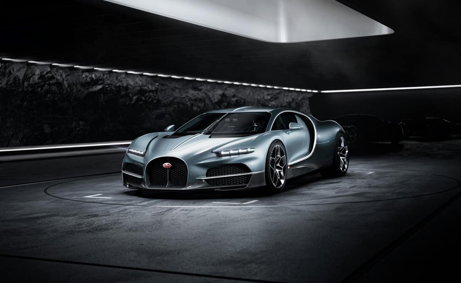 Bugatti Tourbillon, V16 hibrid, prezentat pe platou