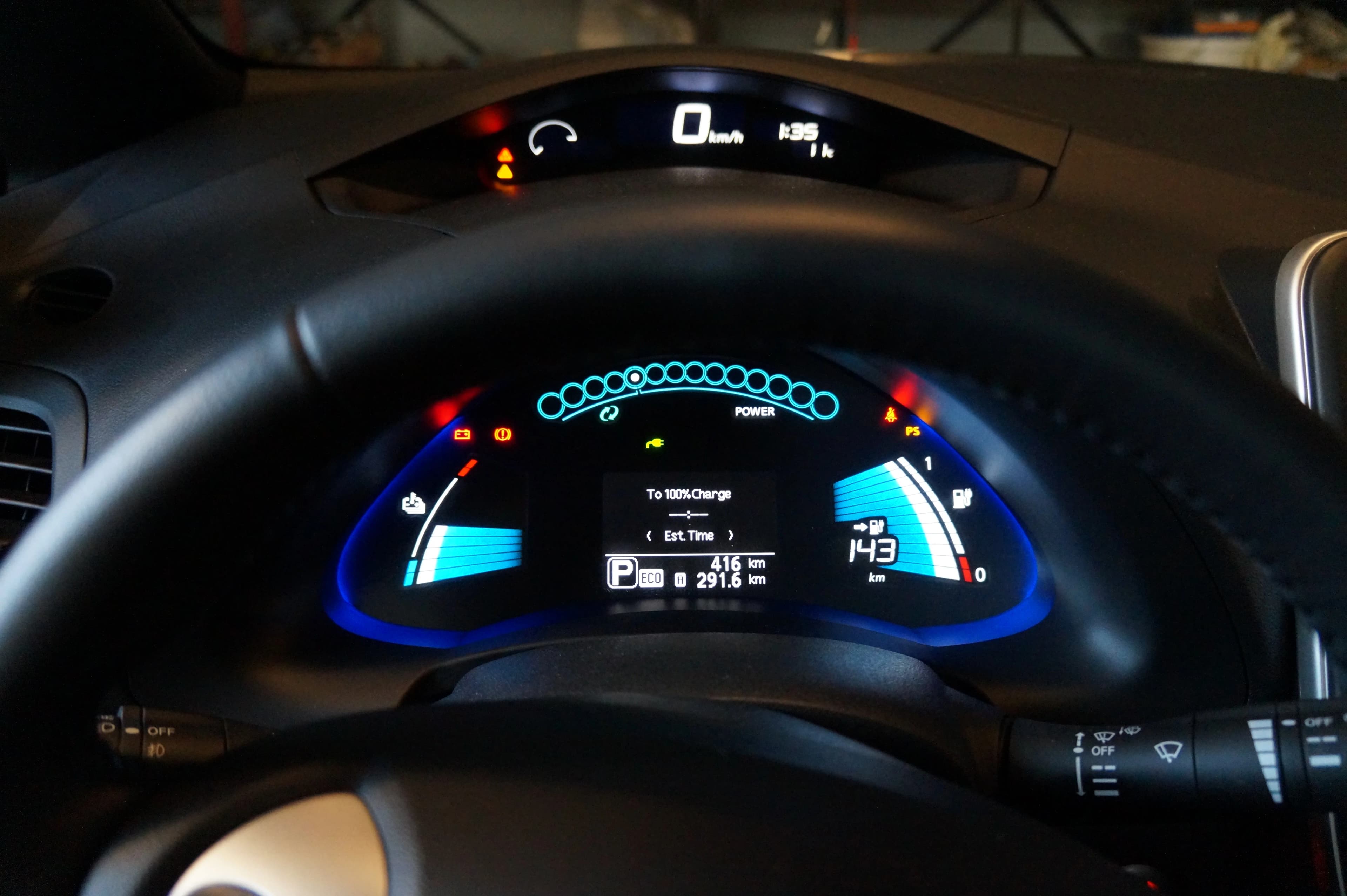 Digital dashboard of a Nissan Leaf, public-domain Wikimedia Commons photograph