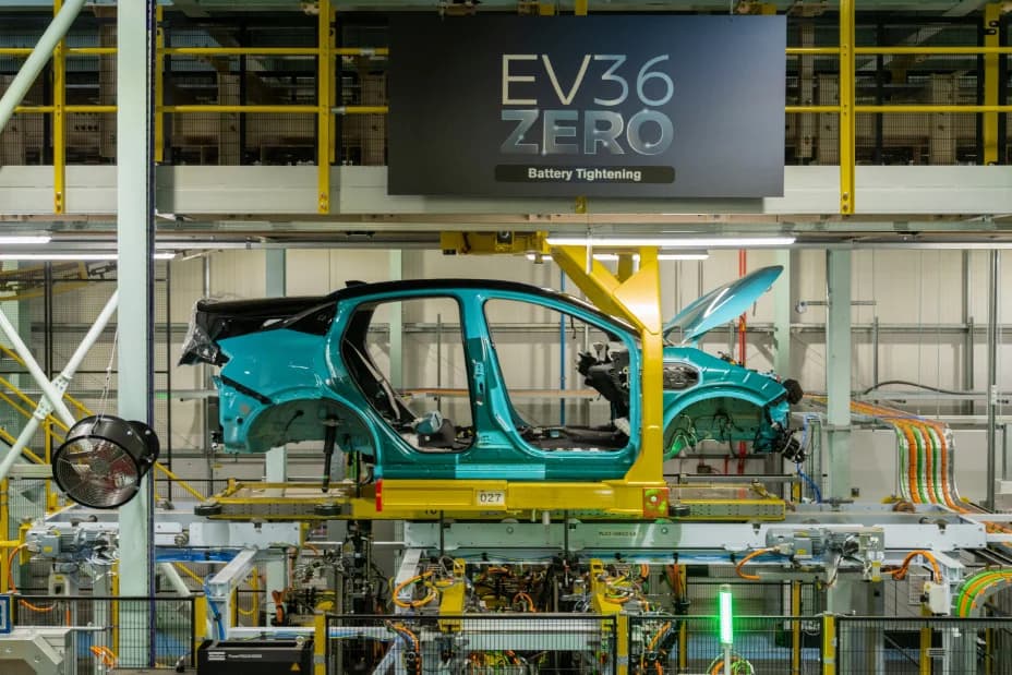 Karosserie eines Nissan Leaf auf der EV36Zero-Linie in Sunderland