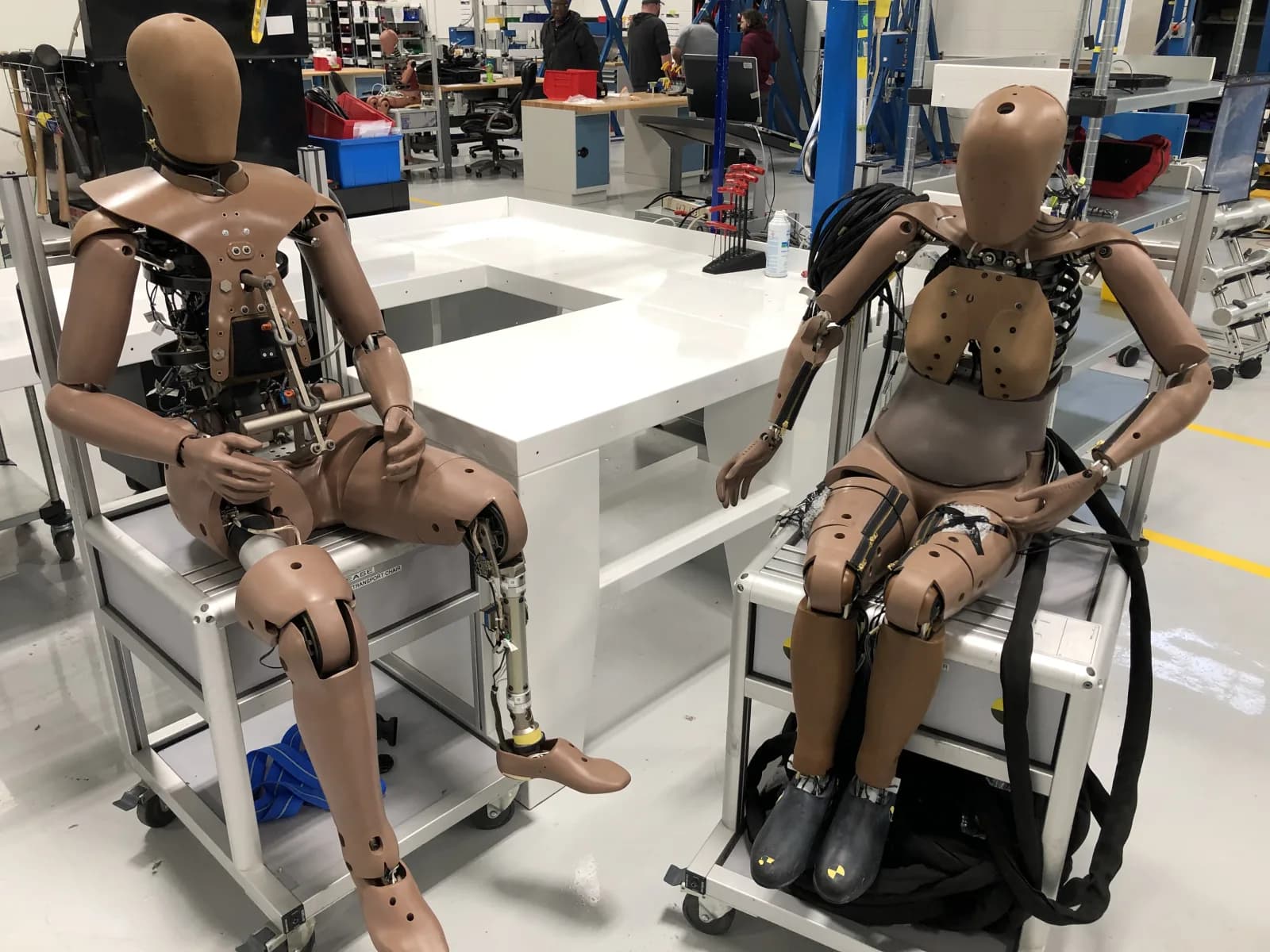 THOR-50M und THOR-5F Crashtest-Dummys für Sicherheitsversuche