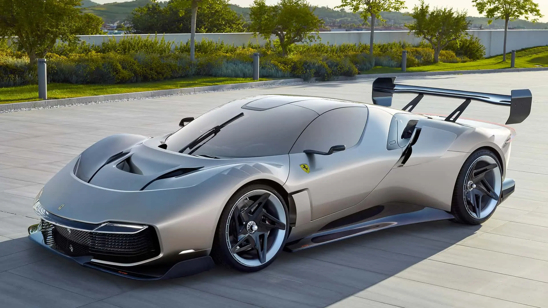 Ferrari KC23 visto desde atrás, con los elementos aerodinámicos de la carrocería
