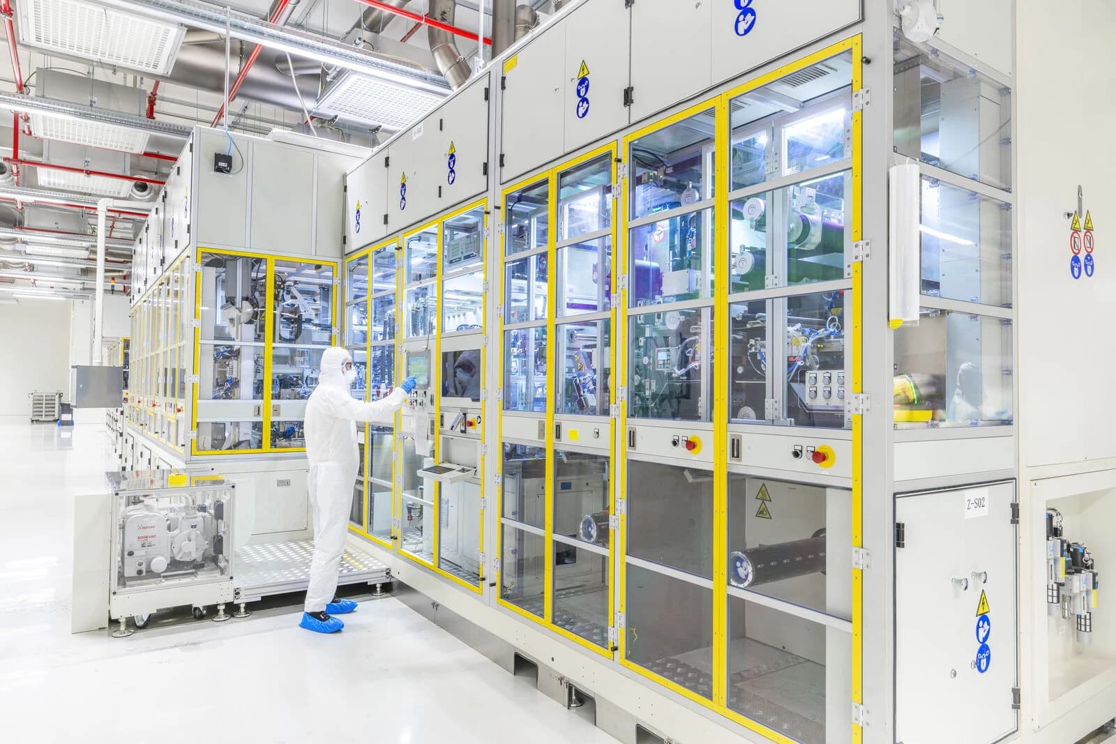 Anlagen zur Produktion von Batteriezellen in der PowerCo-Fabrik in Salzgitter