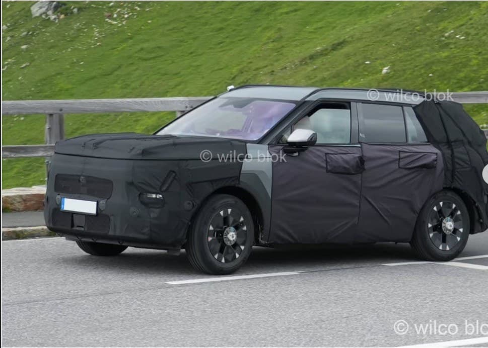 Prototip camuflat al viitoarei generații Hyundai Tucson, surprins în teste
