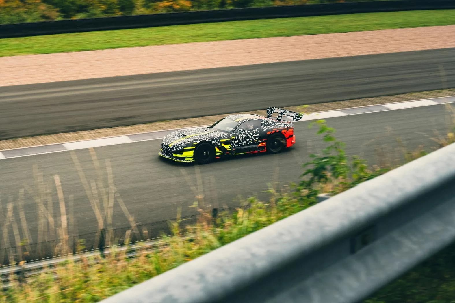 Imagini exclusive ale noului concept Mercedes-AMG GT Track Sport.