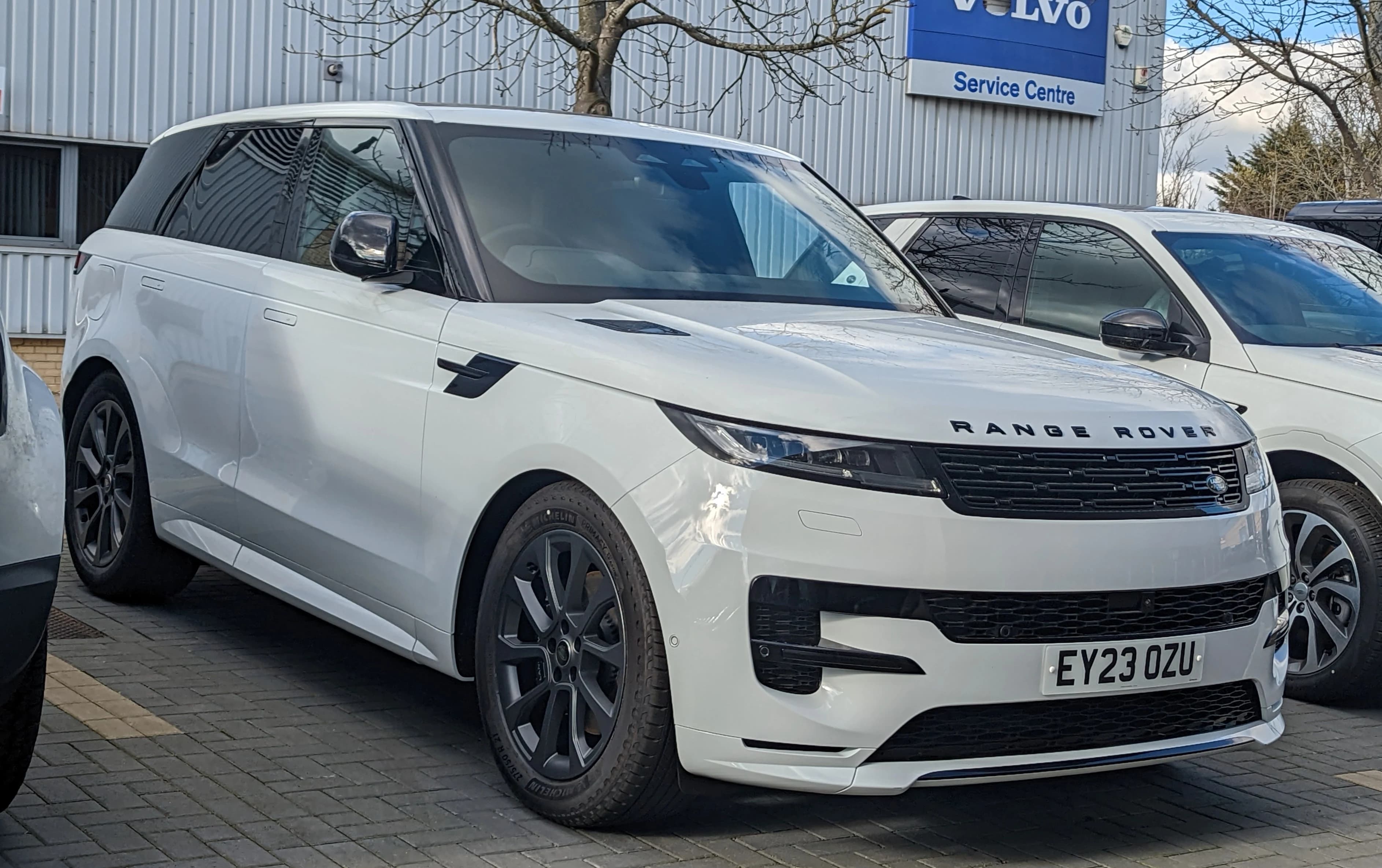 Land Rover Range Rover Sport visto de lado