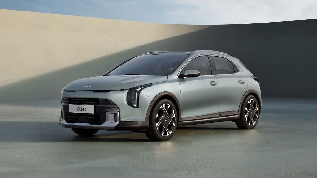 Kia XCeed — vedere spate laterală, studio