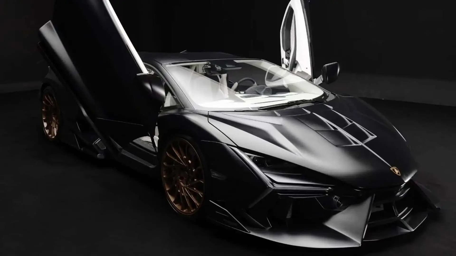 Lamborghini Revuelto transformed into the Voltoro V1 by Venuum Black