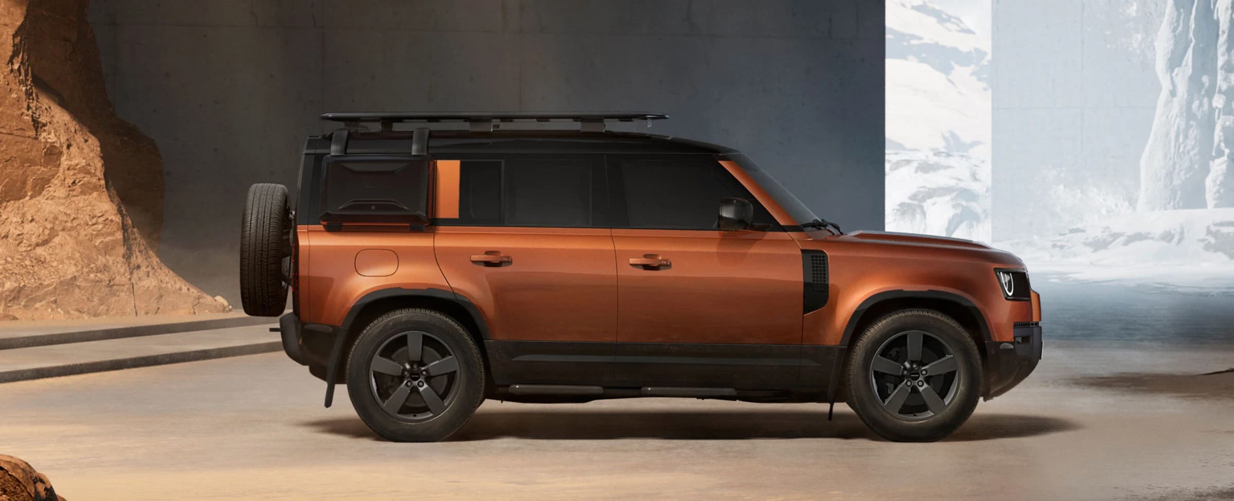 Land Rover Defender senza ruota di scorta montata sulla porta posteriore