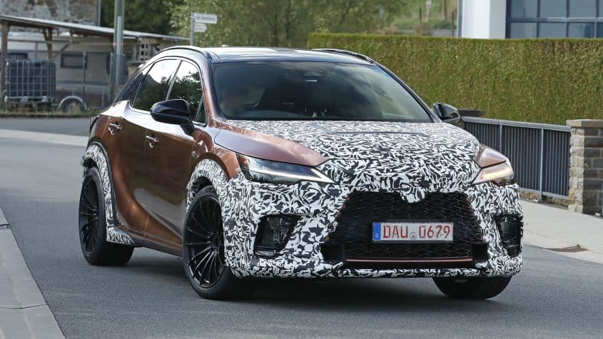 Prototipo Lexus RX de prestaciones sorprendido durante las pruebas