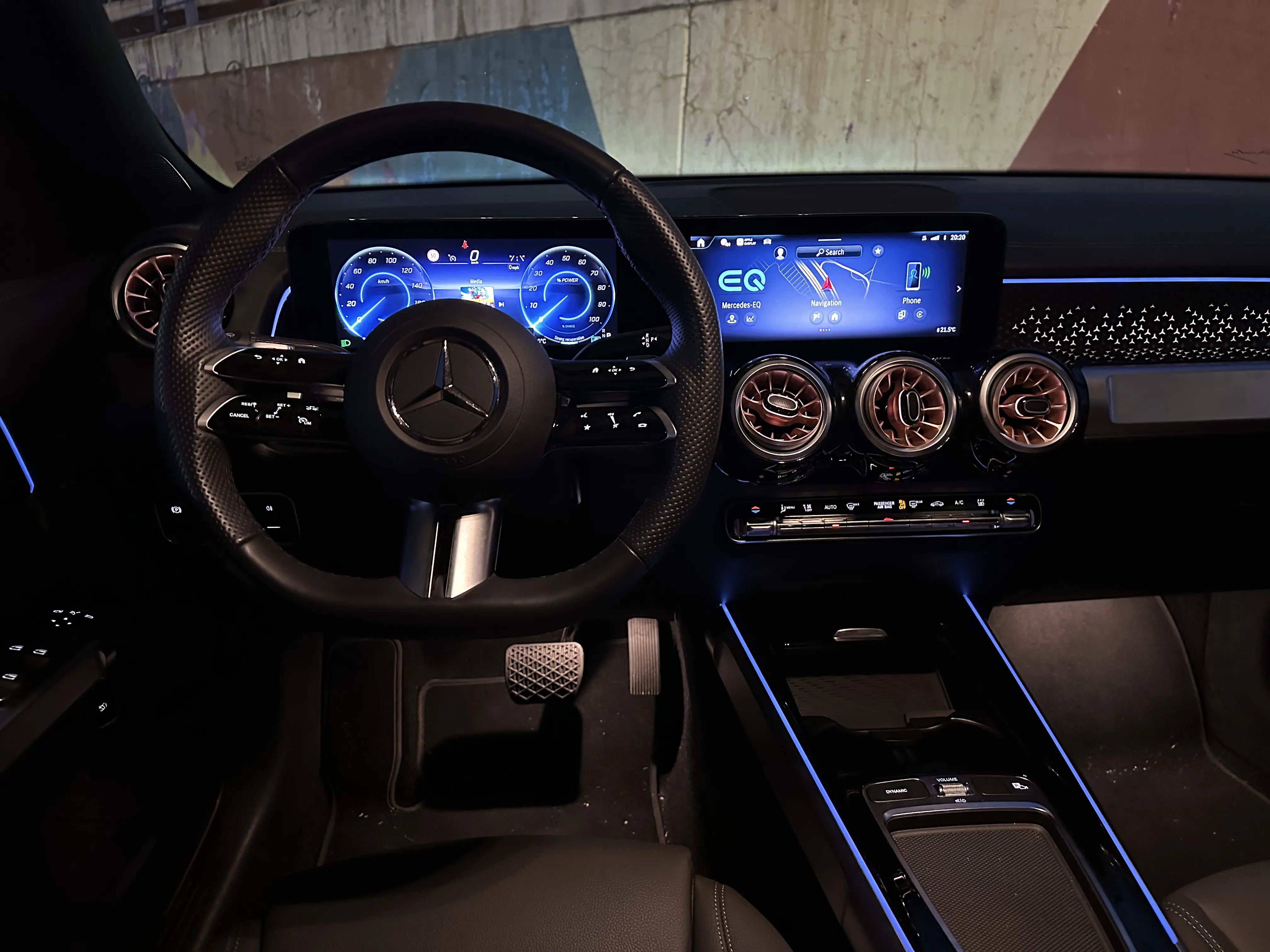 Test drive Mercedes EQB 2025: autonomia reale e consumo in città vs autostrada
