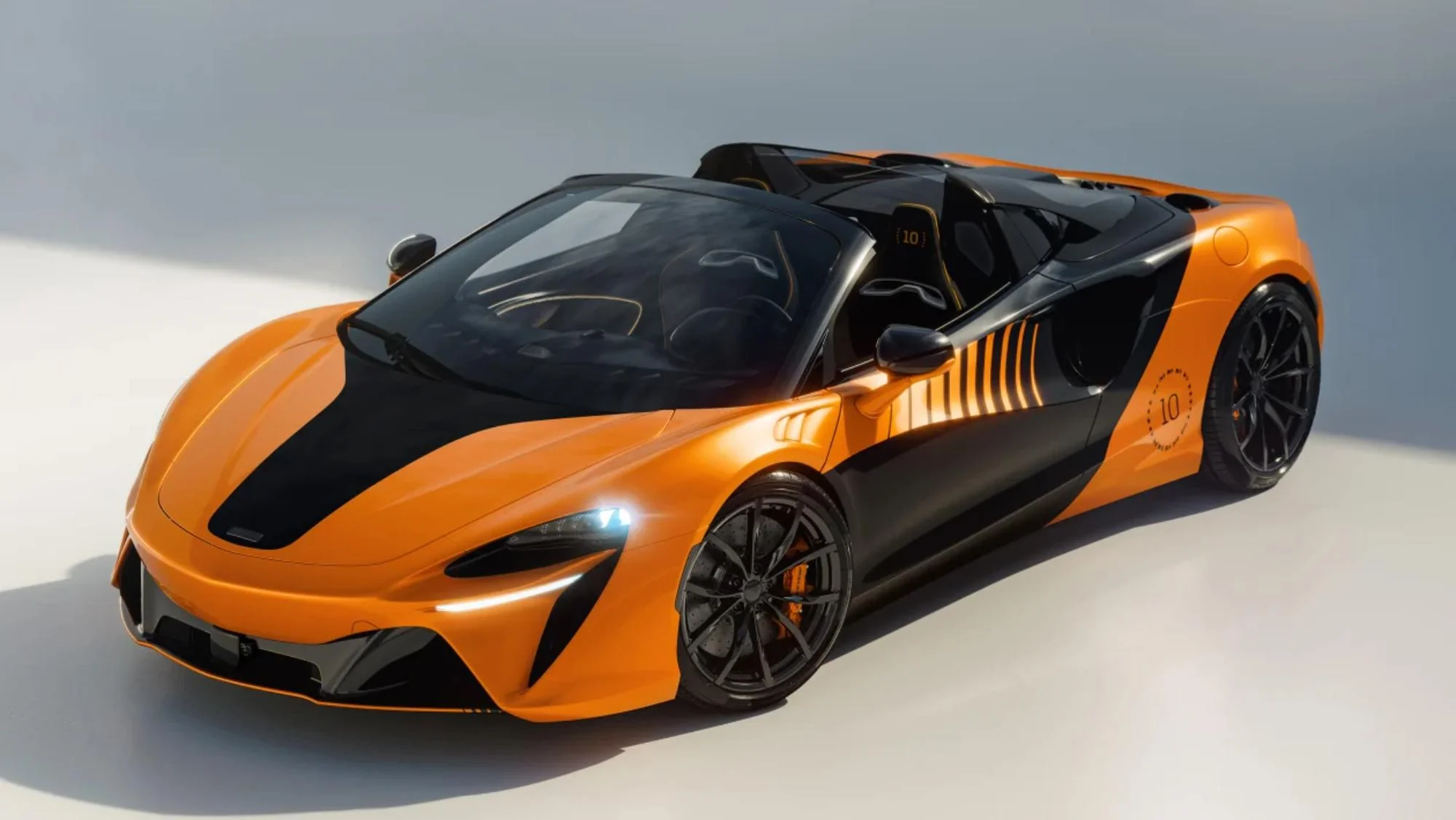 McLaren lansează ediția limitată Artura Spider pentru a celebra titlul din Formula 1