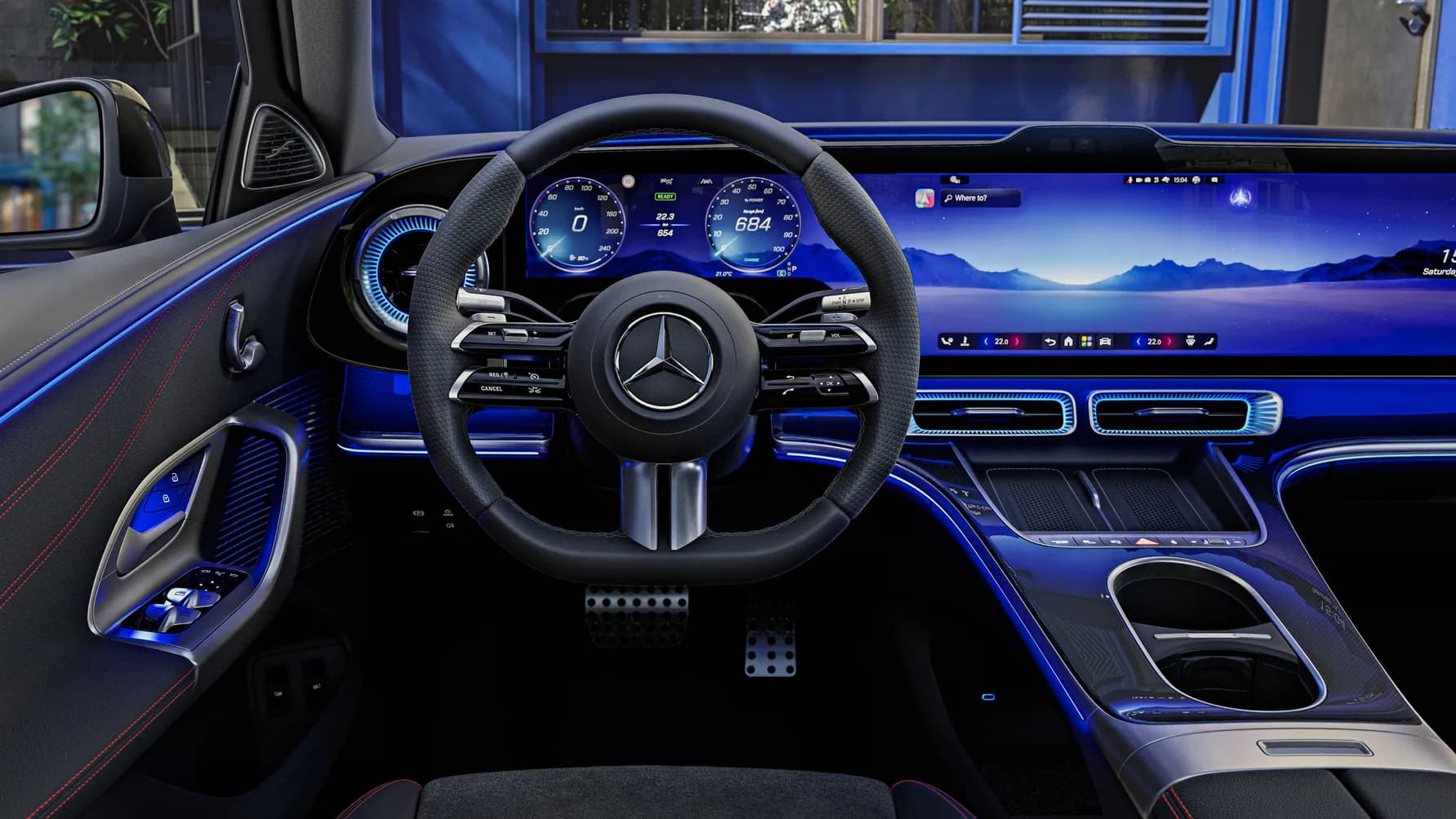 Volan Mercedes-Benz cu role și butoane fizice, alături de interfața digitală MBUX
