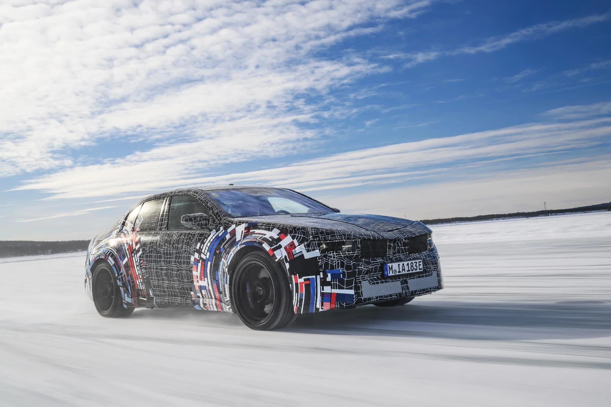 Noul BMW M3 electric cu 4 motoare și baterie de peste 100 kW debutează oficial