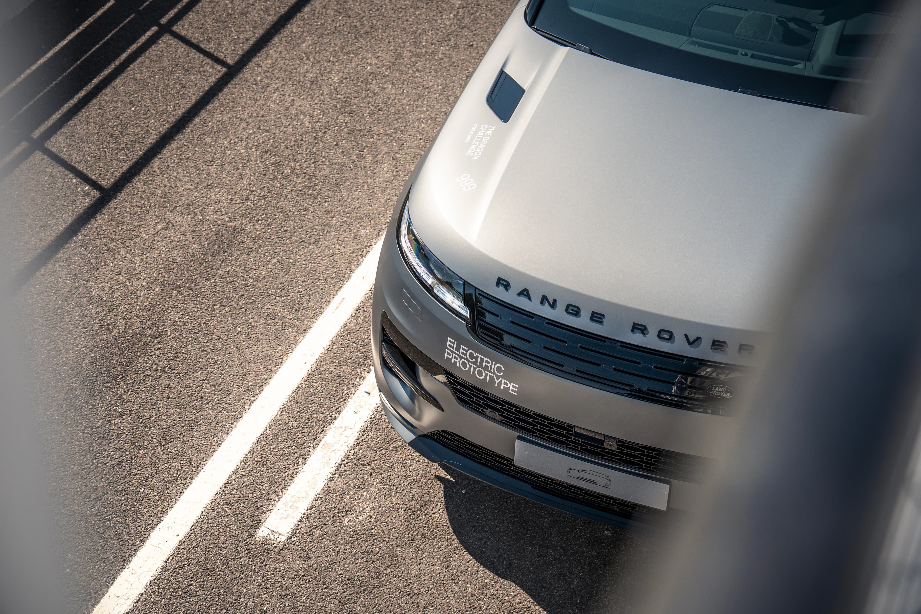 Range Rover Sport Electric en una imagen oficial de Land Rover