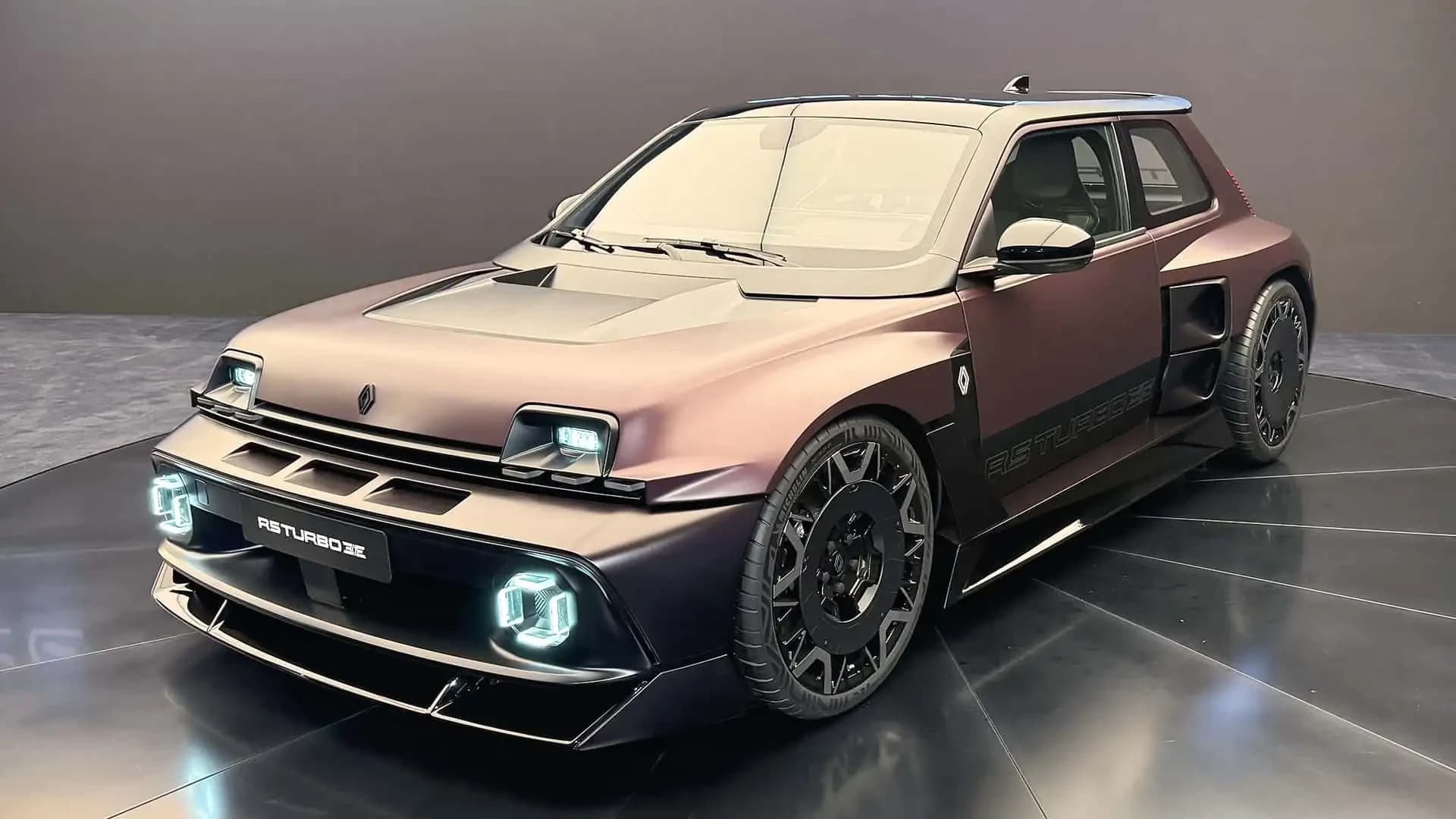 Renault 5 Turbo 3E auf dem Pariser Autosalon