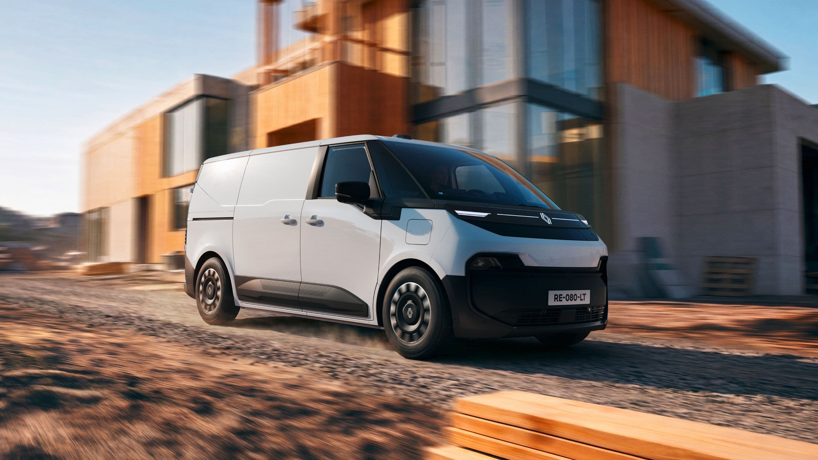 The new Renault Trafic Van E-Tech electric, front three-quarter view