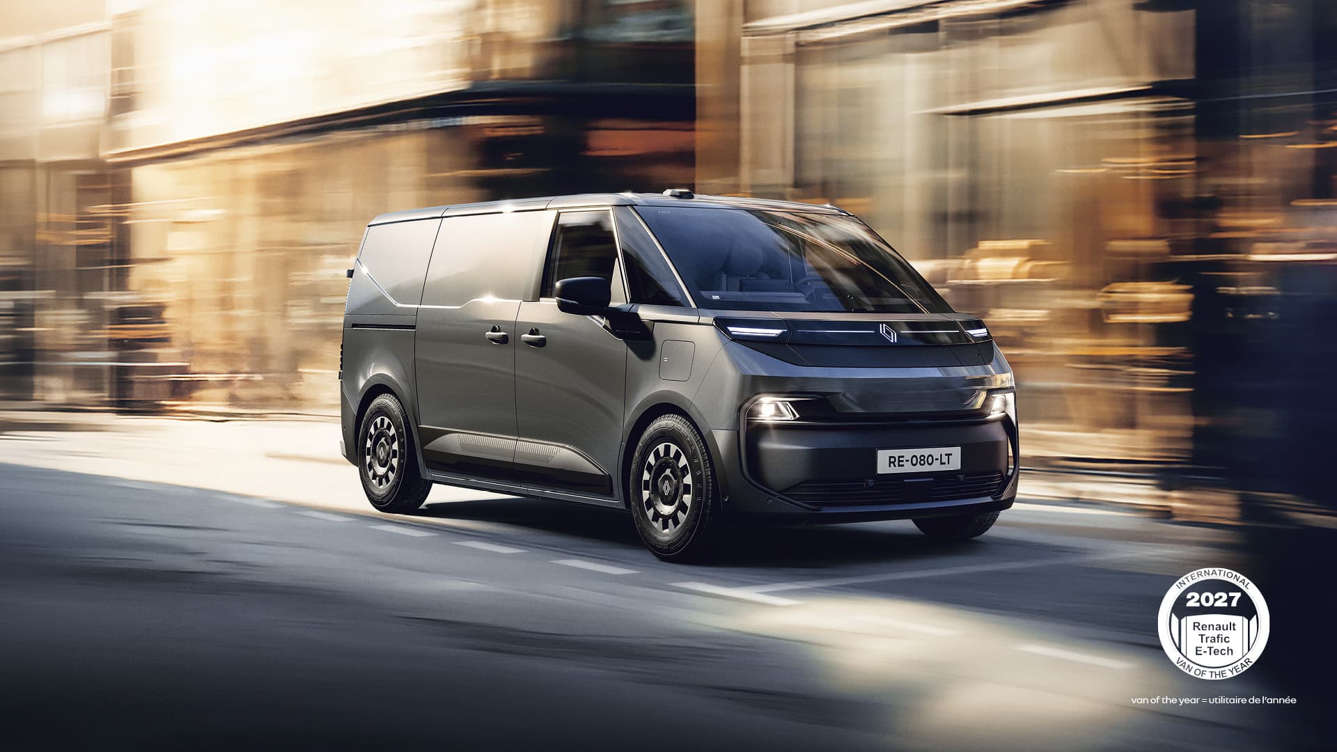 Nueva Renault Trafic Van E-Tech electric, con el distintivo International Van of the Year 2027