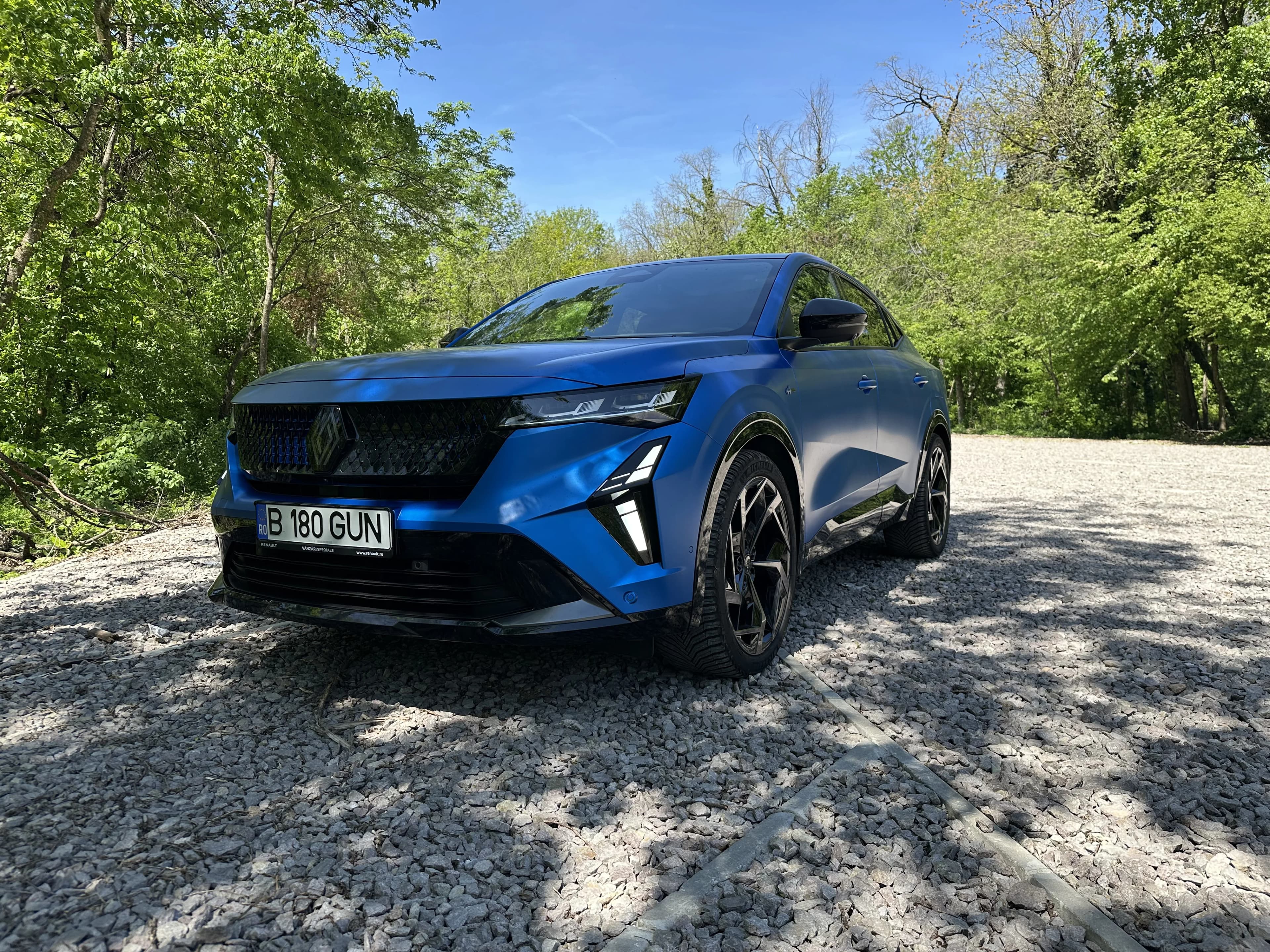Testdrive Renault Rafale E-Tech 4x4 300 PHEV: das Coupé SUV, das sowohl elegant, als auch effizient und sportlich sein will