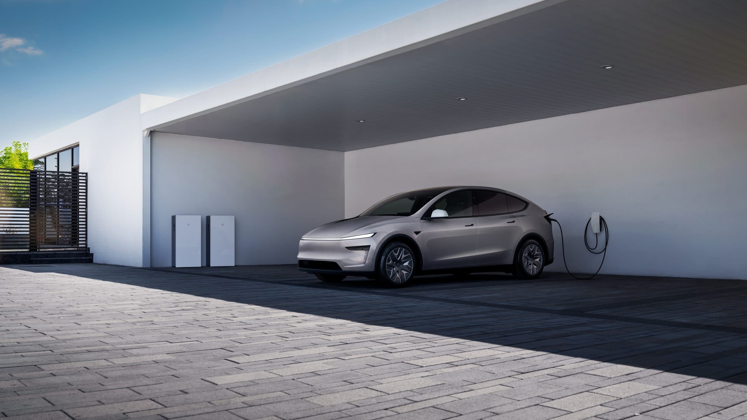Tesla Model Y L conectado a una estación Supercharger