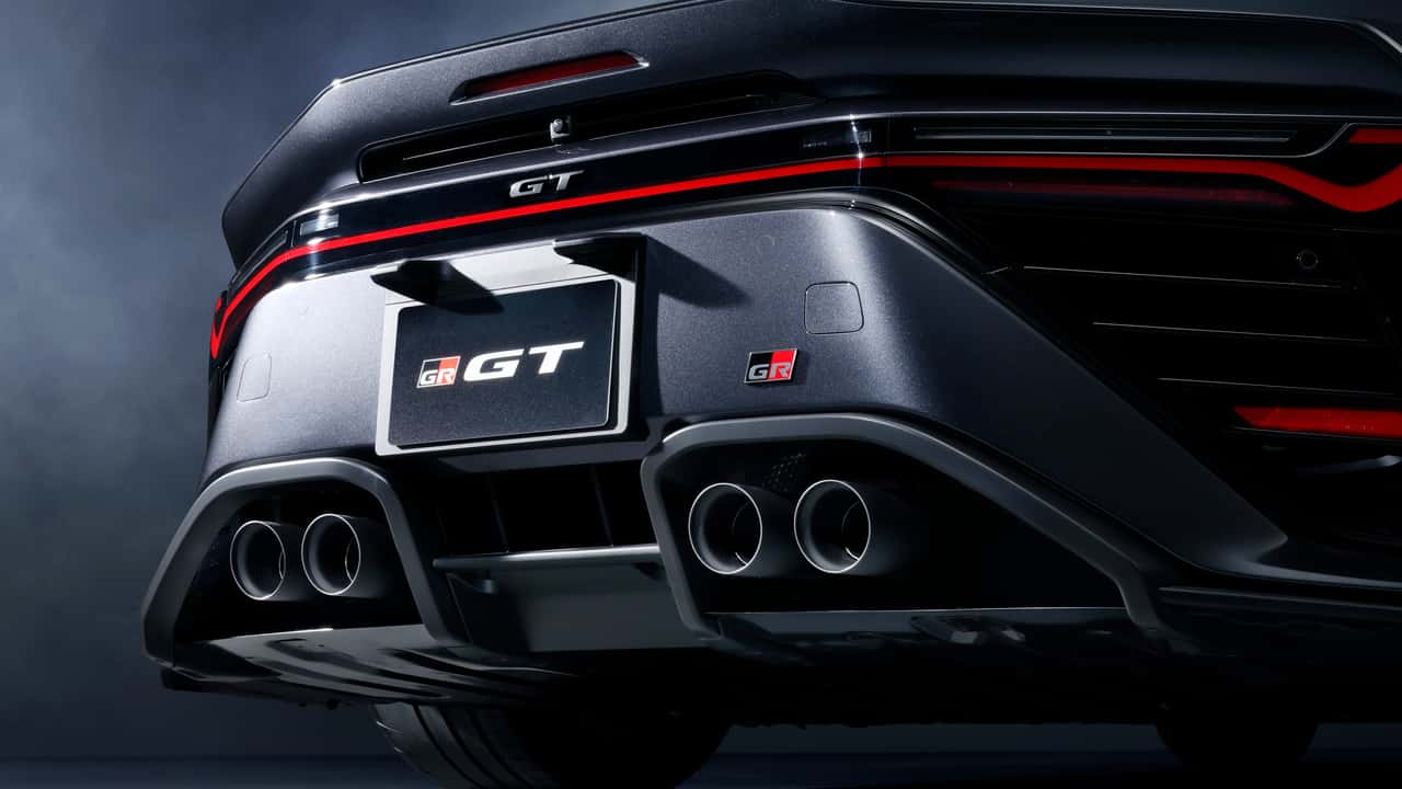 Detaliu posterior al supercarului Toyota GR GT