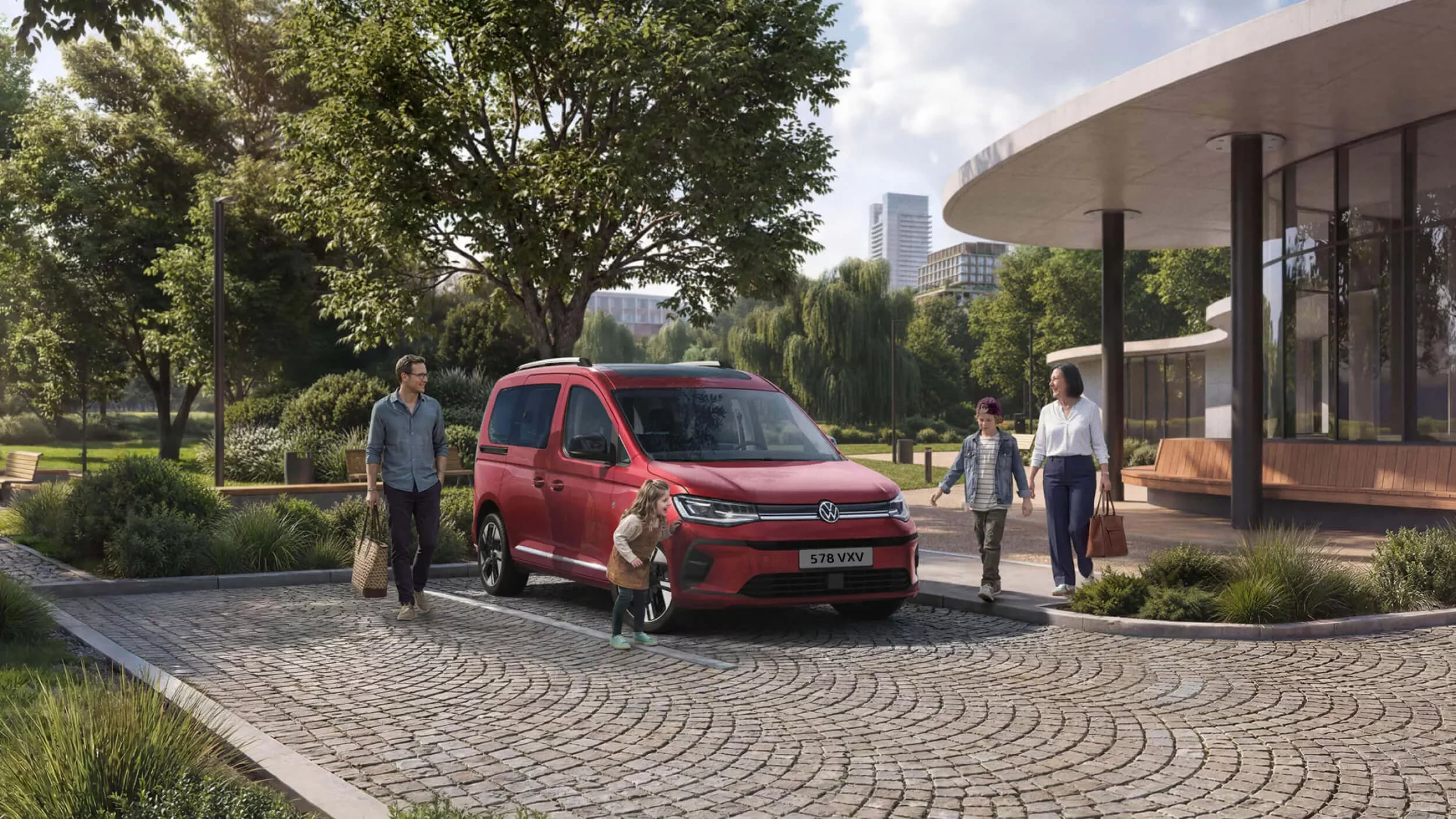 Roter Volkswagen Caddy 2026 vor einem modernen Gebäude