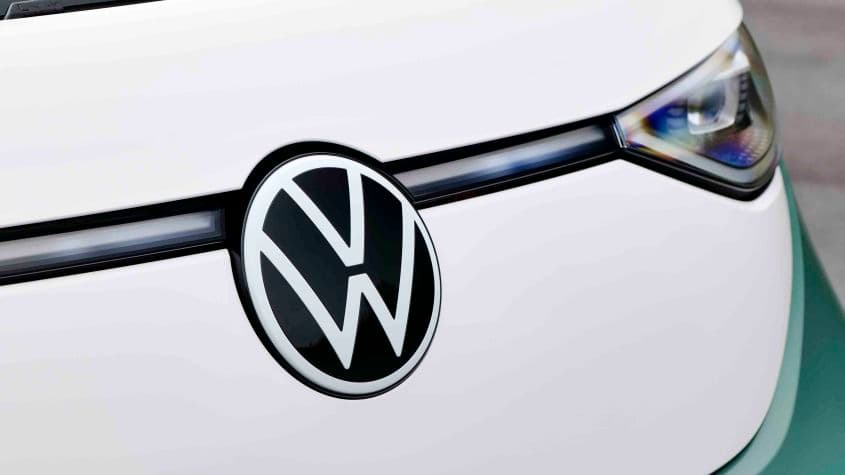Emblema frontală a unui automobil Volkswagen