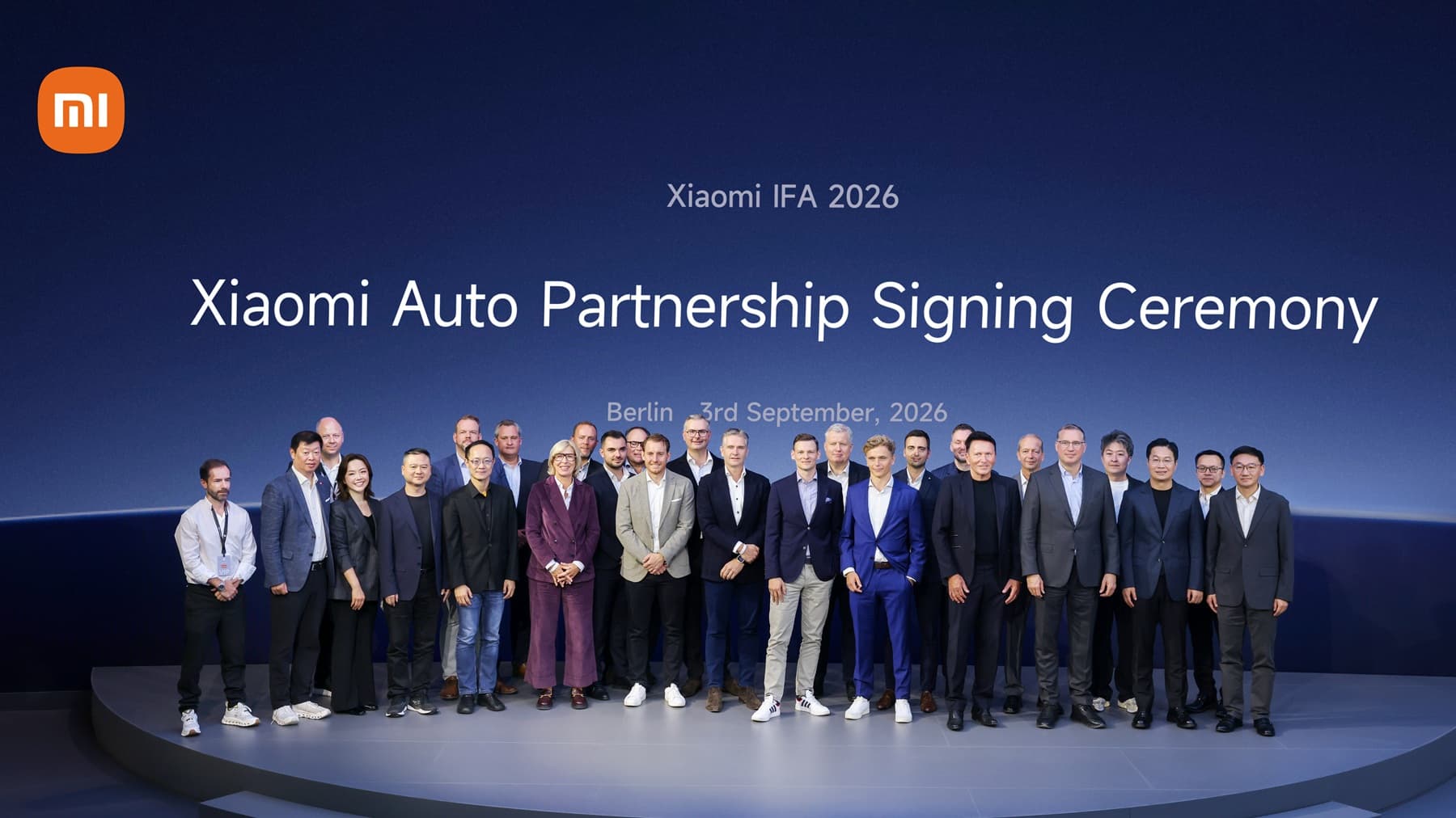 Representantes de Xiaomi Auto y de grupos alemanes de concesionarios en IFA Berlín 2026
