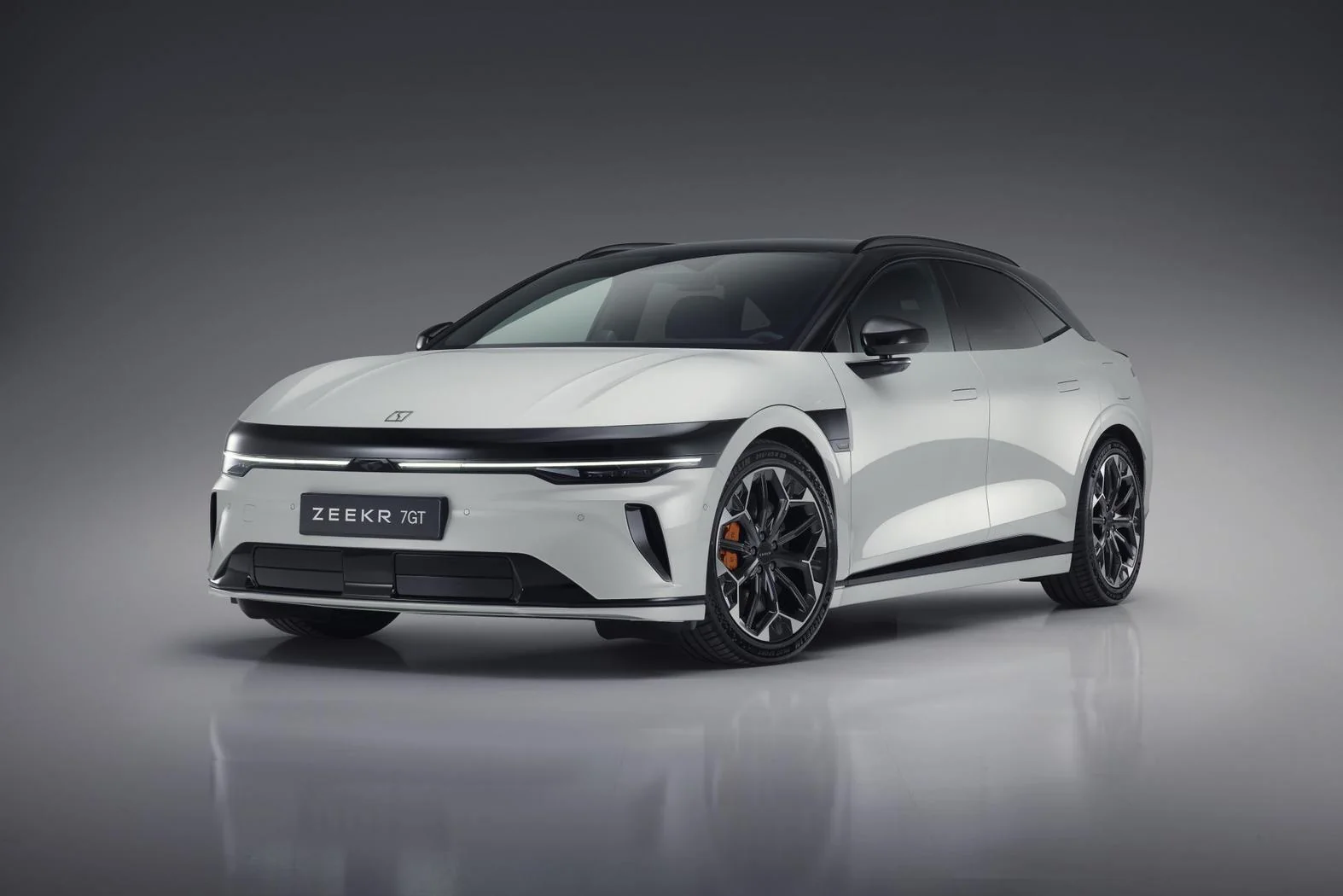 Zeekr 7GT, modelo eléctrico del grupo Geely Holding, vendido también en Rumanía