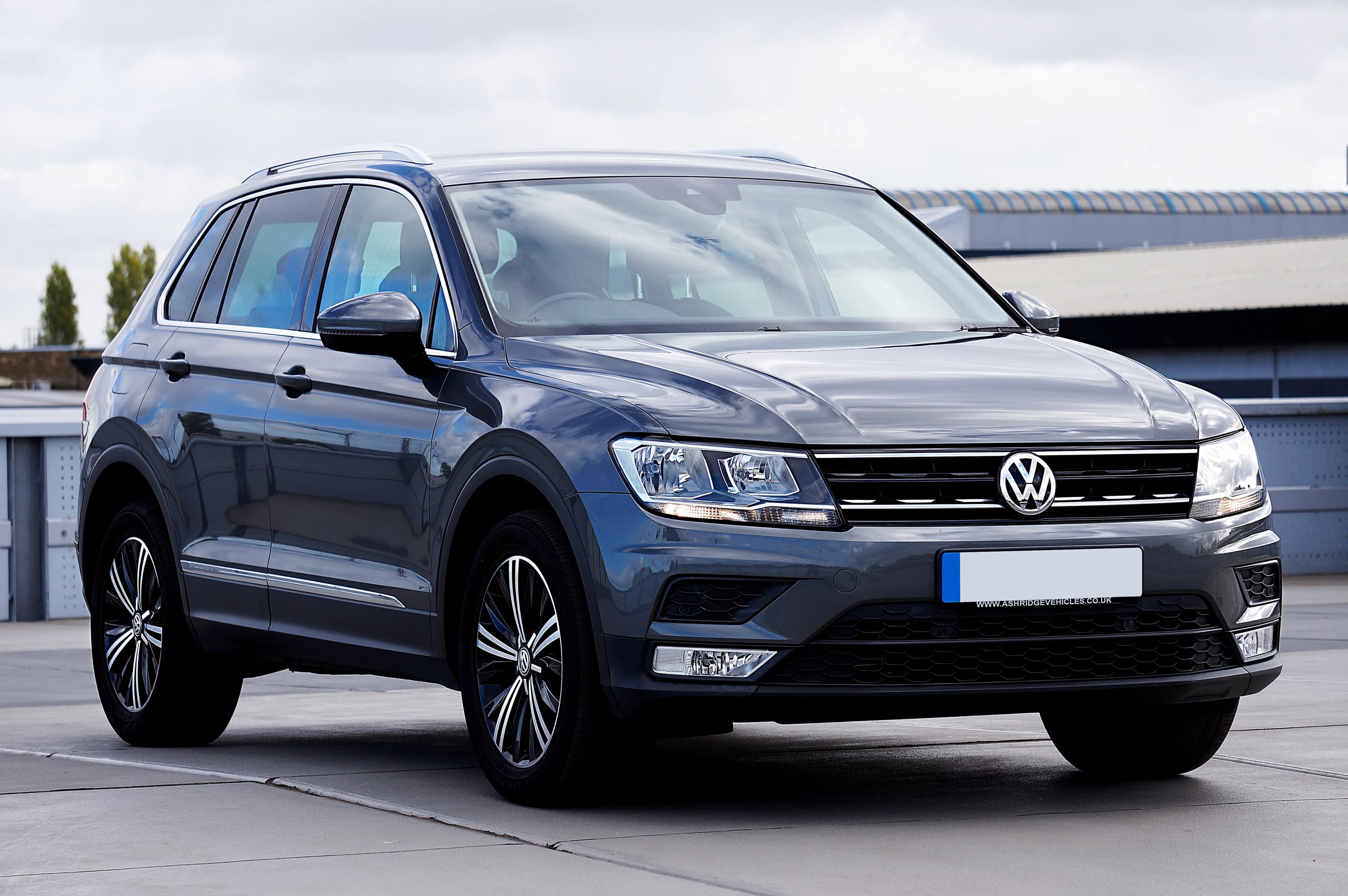 Volkswagen Tiguan sărbătorește 20 de ani cu o ediție aniversară disponibilă de la 48.200 euro în Germania