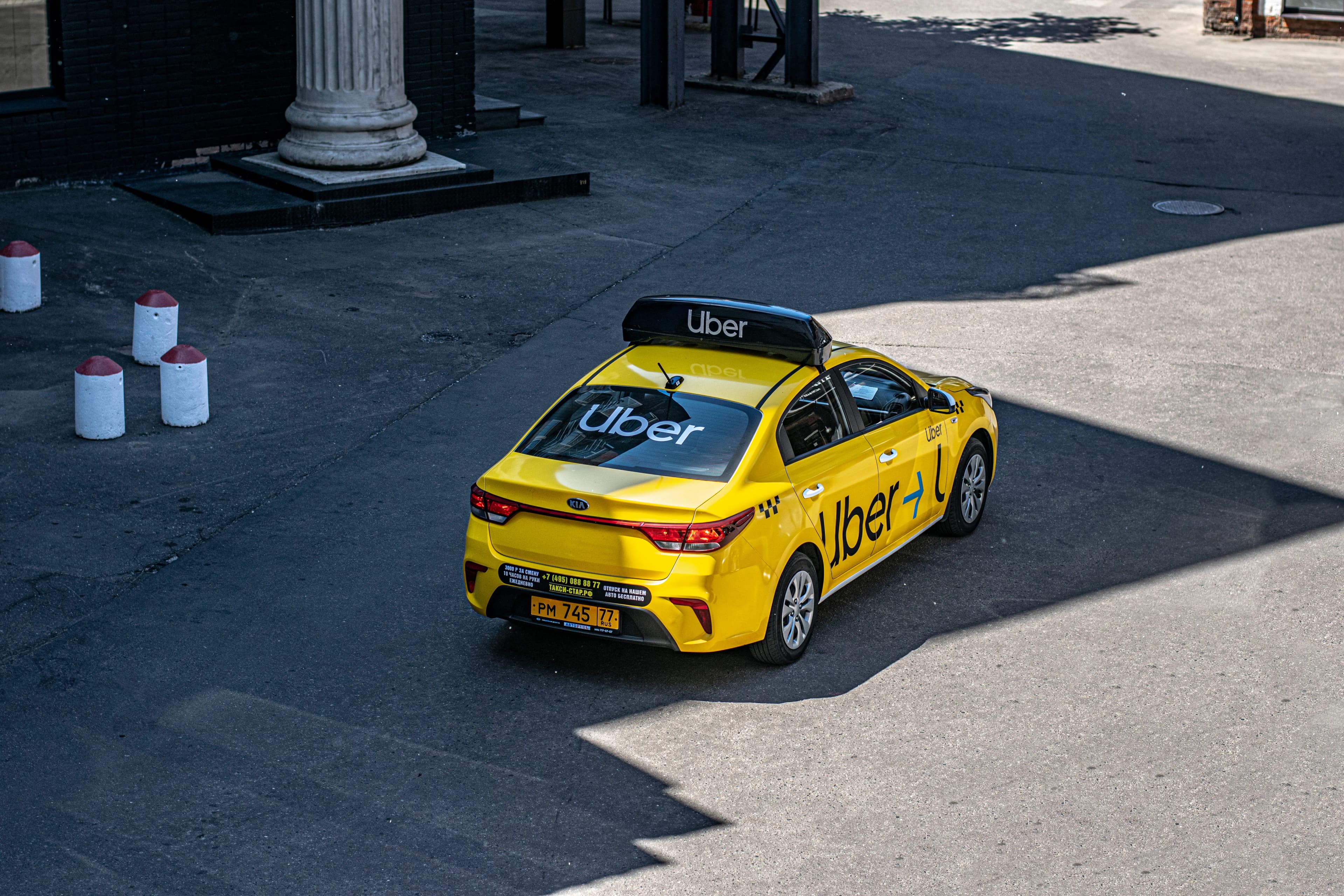 Stellantis lansează un nou parteneriat cu Wayve și Uber pentru taxiuri autonome în România