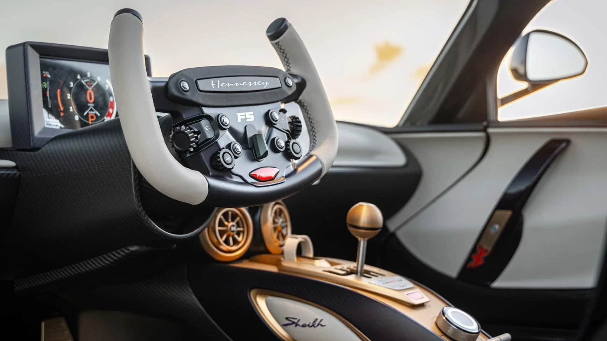 hypercar cu 2031 CP și transmisie manuală de ultimă generație