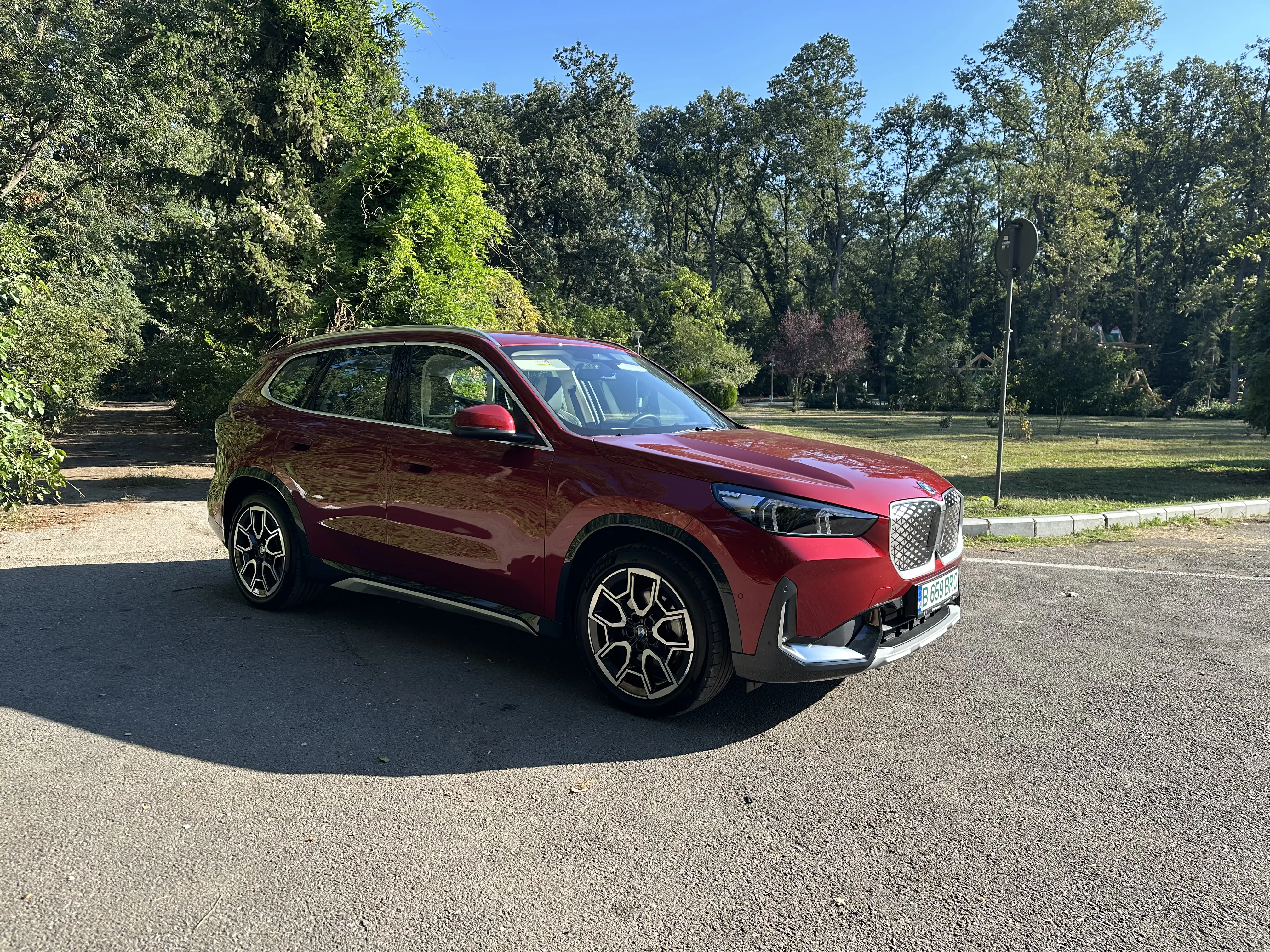 BMW iX1 eDrive20 2026 in der Seitenansicht